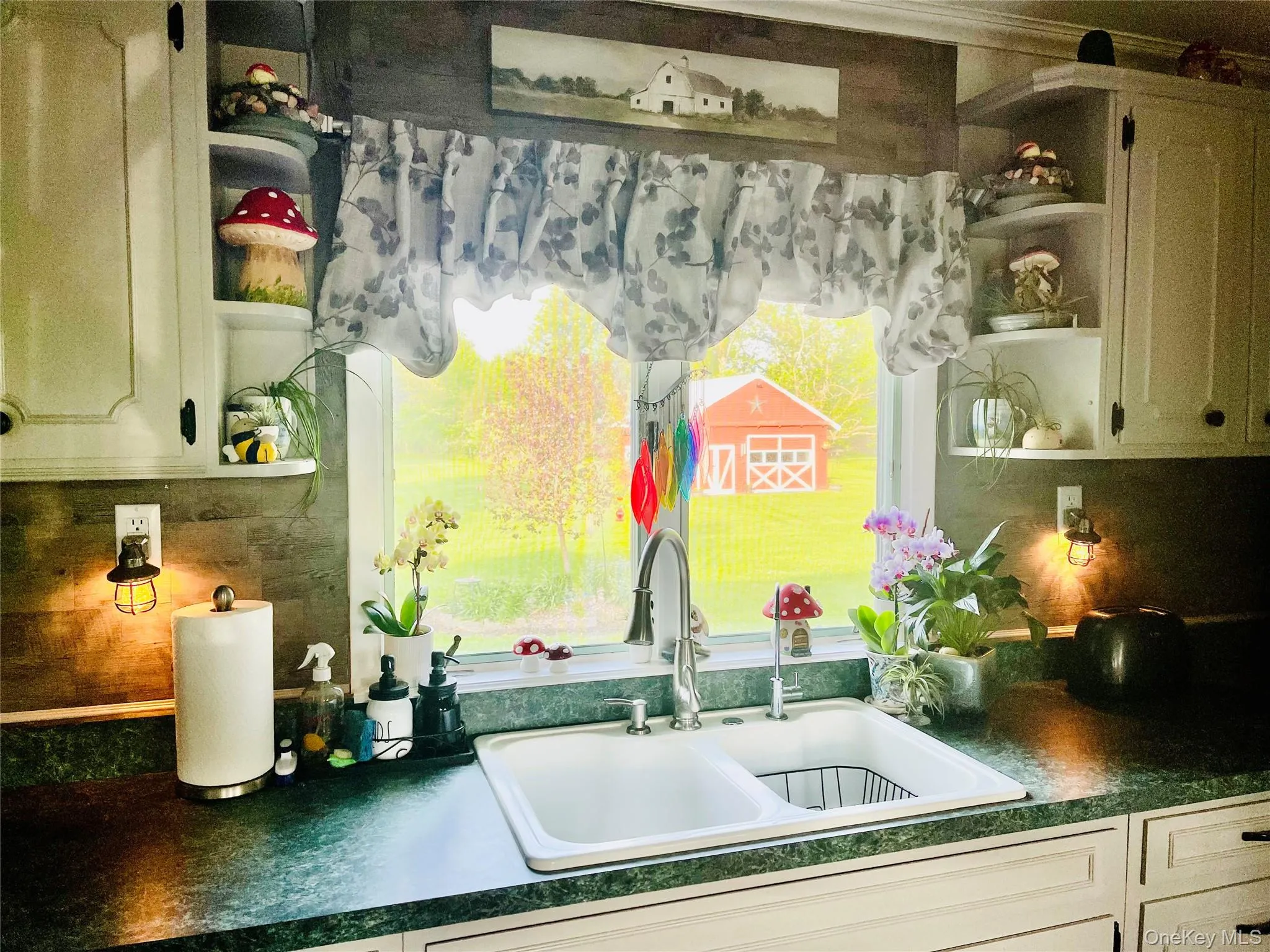 Double kitchen sink with windows looking out to expansive back yard and barn. Double kitchen sink with windows looking out to expansive back yard and barn.