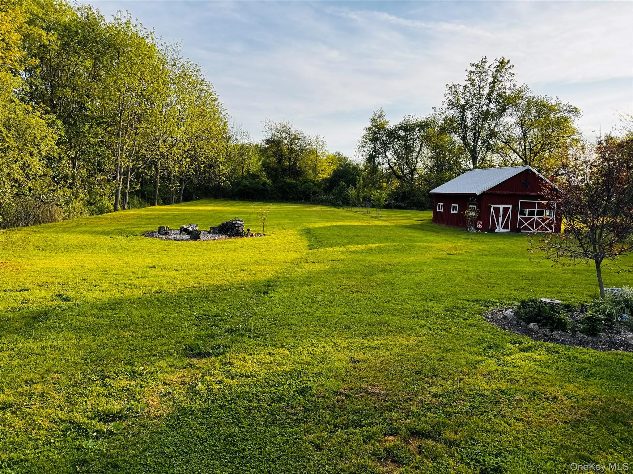 Barn and expansive Lawn in back of home. Barn and expansive Lawn in back of home.