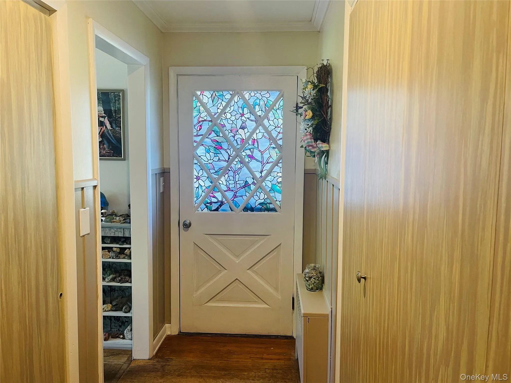 Hallway showing access to front porch. Hallway showing access to front porch.