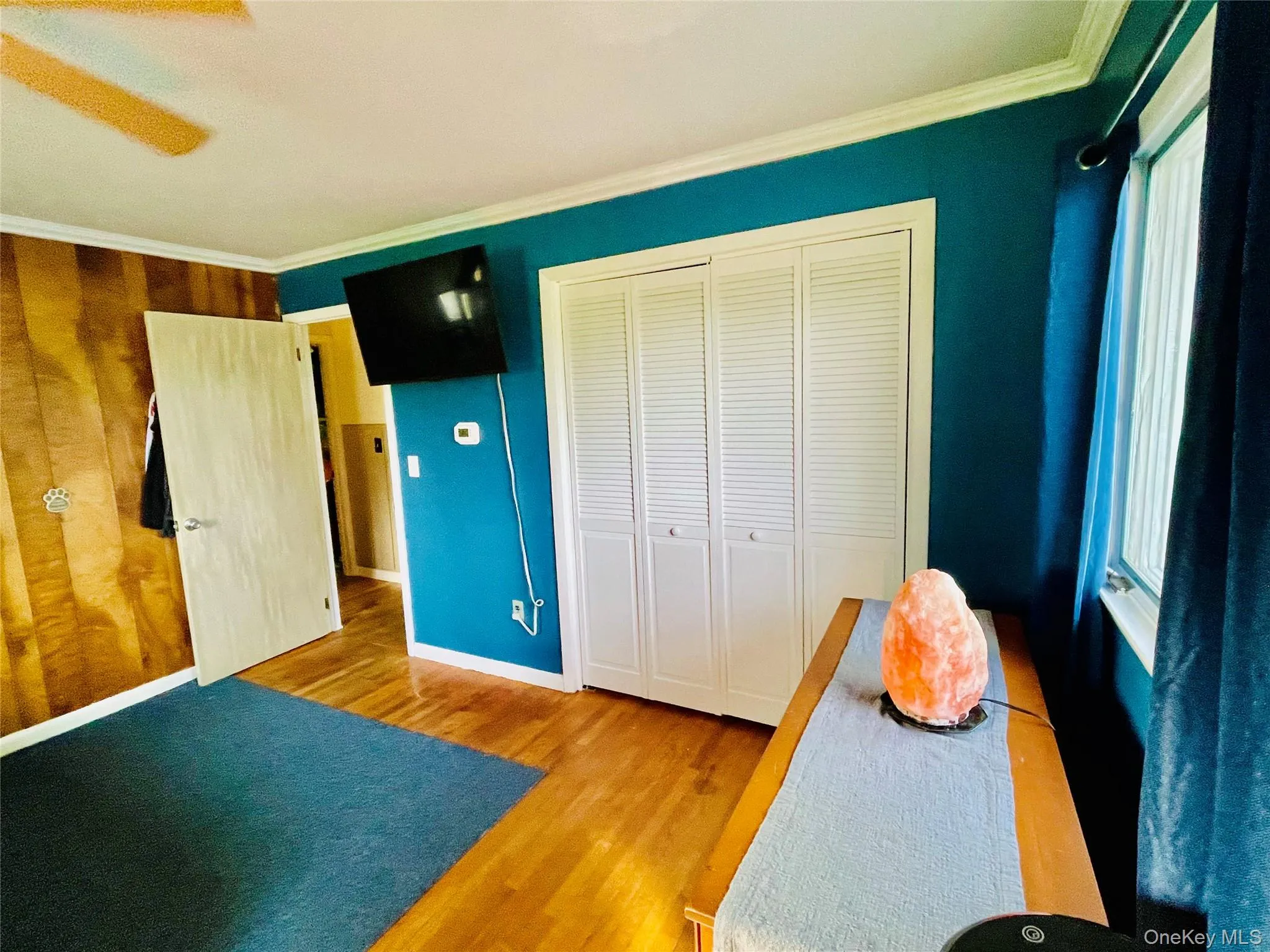2nd Bedroom with large closet, oak hardwood flooring. 2nd Bedroom with large closet, oak hardwood flooring.