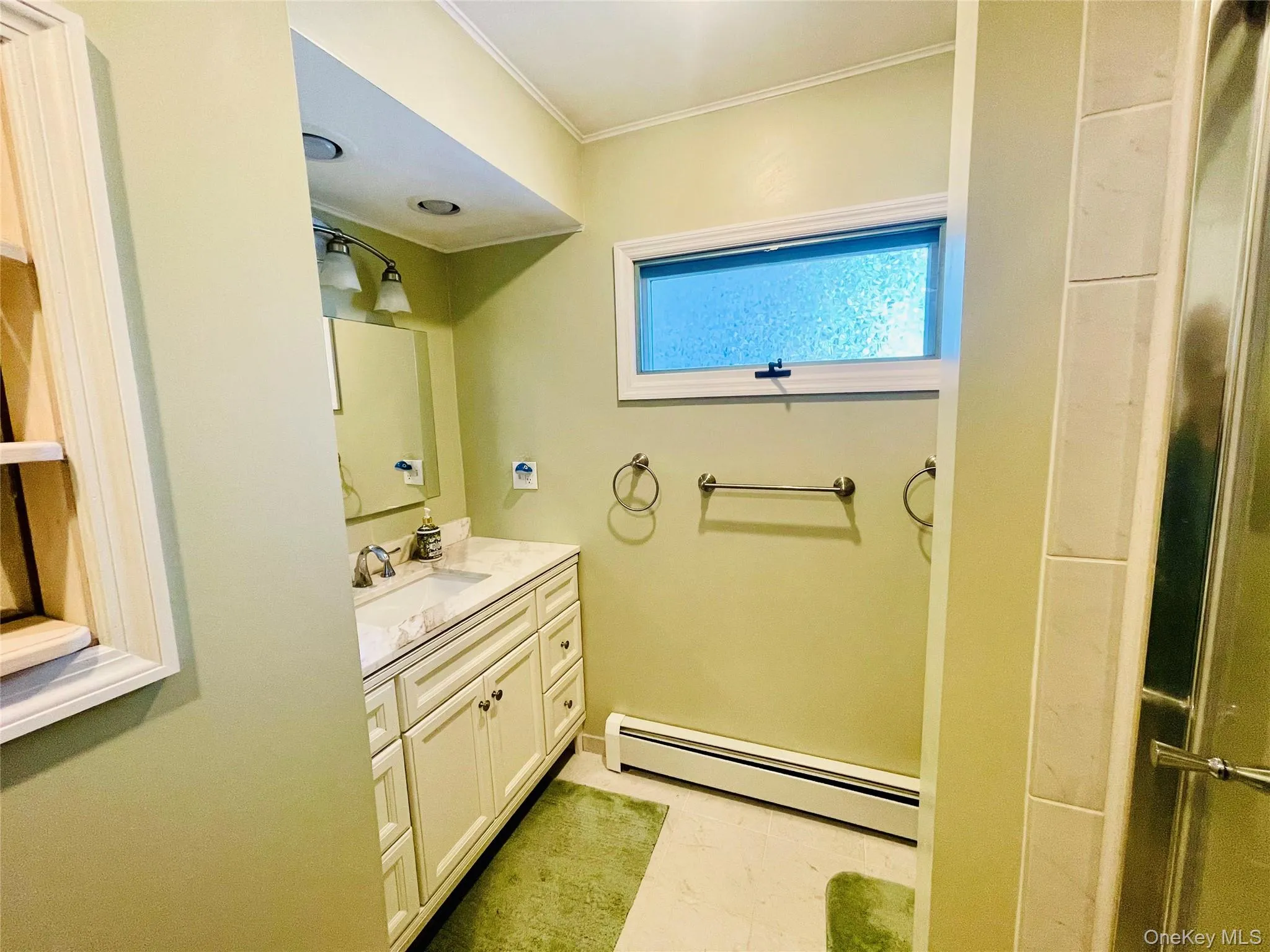 Hall full bathroom. Hall full bathroom.