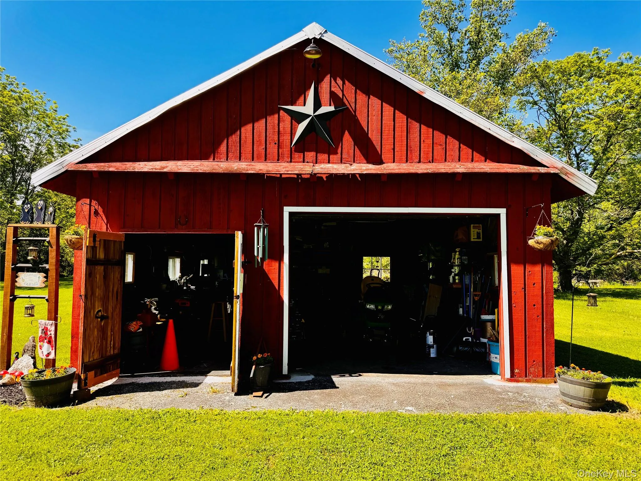 Barn with storage and workshop. Barn with storage and workshop.