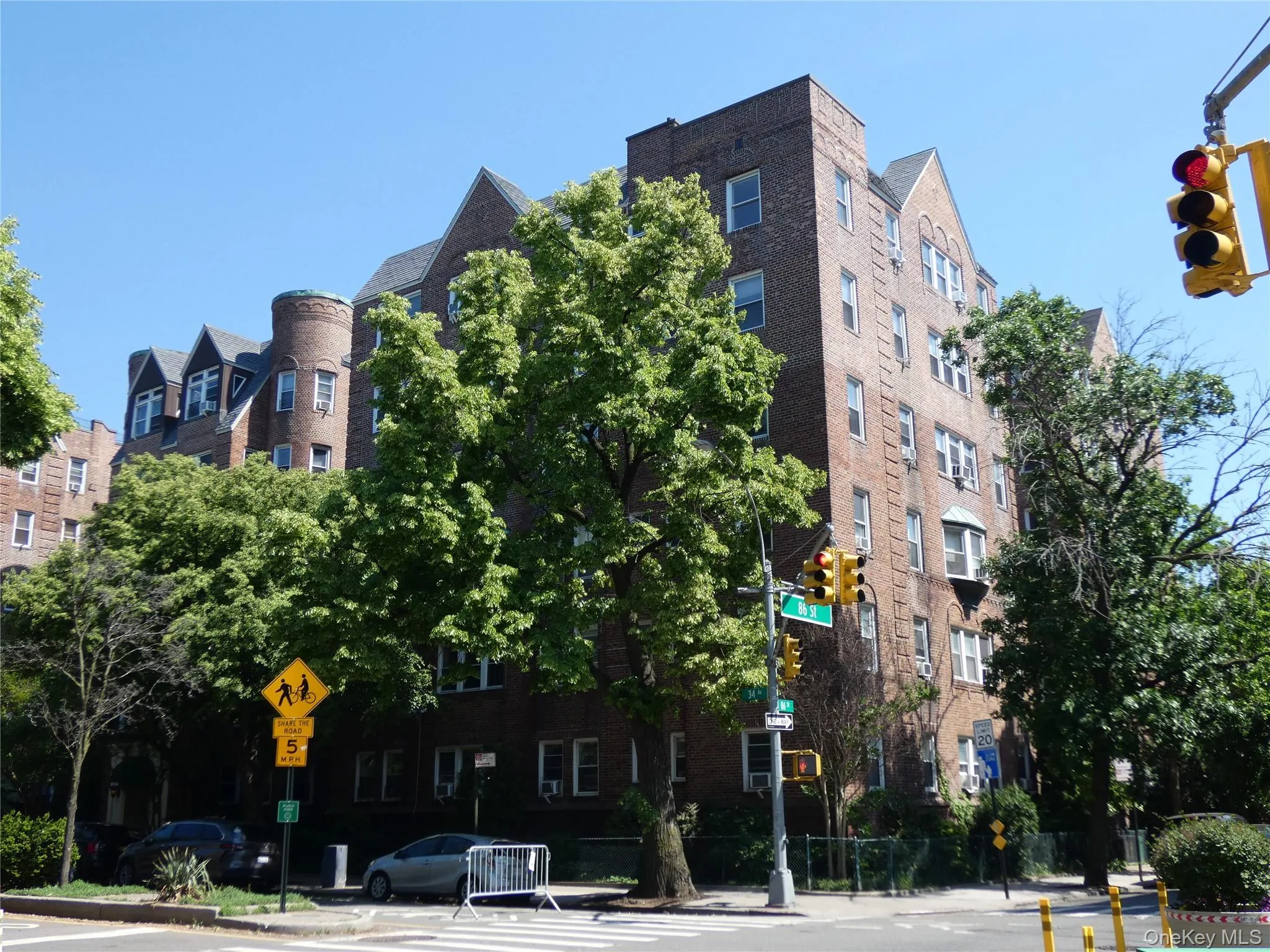 86-10 34th Avenue, New York, NY, 2 Bedrooms Bedrooms, 7 Rooms Rooms,2 BathroomsBathrooms,Residential,For Rent,34th,0,1002750 86-10 34th Avenue, New York, NY, 2 Bedrooms Bedrooms, 7 Rooms Rooms,2 BathroomsBathrooms,Residential,For Rent,34th,0,1002750