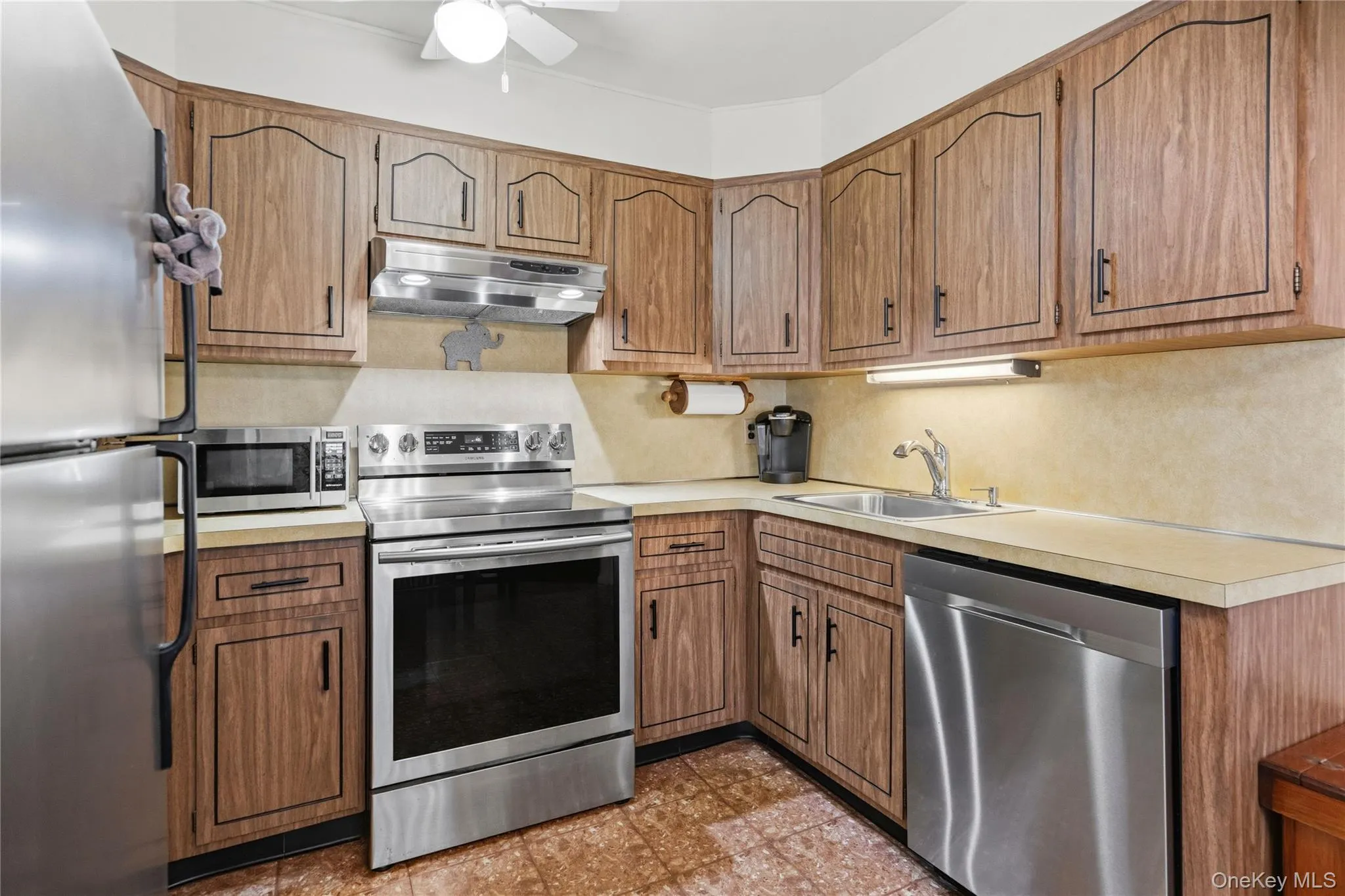 4 Birch Place, Glen Cove, NY, 4 Bedrooms Bedrooms, 7 Rooms Rooms,1 BathroomBathrooms,Residential,For Rent,Birch,0,1002762 4 Birch Place, Glen Cove, NY, 4 Bedrooms Bedrooms, 7 Rooms Rooms,1 BathroomBathrooms,Residential,For Rent,Birch,0,1002762
