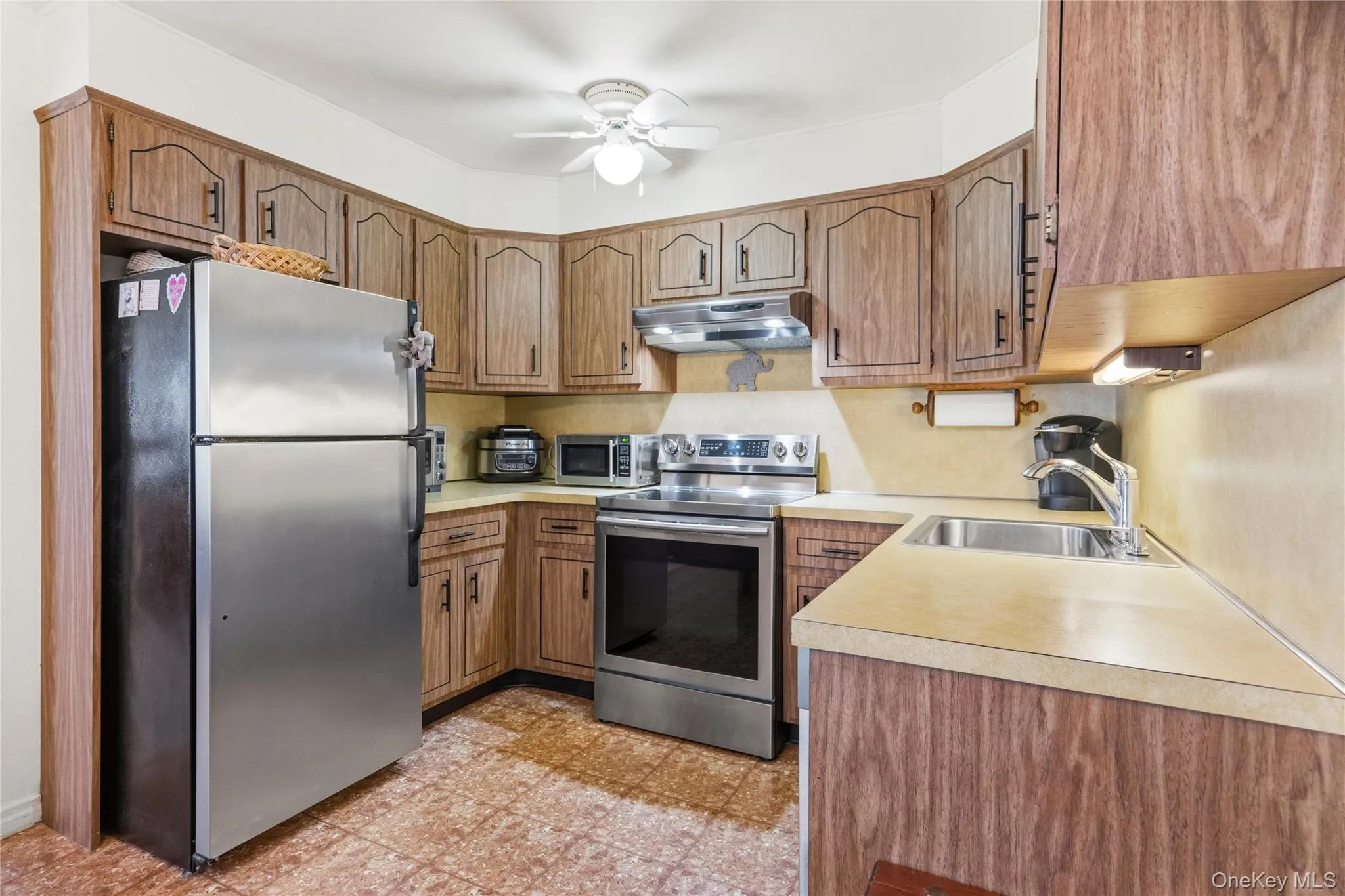 4 Birch Place, Glen Cove, NY, 4 Bedrooms Bedrooms, 7 Rooms Rooms,1 BathroomBathrooms,Residential,For Rent,Birch,0,1002762 4 Birch Place, Glen Cove, NY, 4 Bedrooms Bedrooms, 7 Rooms Rooms,1 BathroomBathrooms,Residential,For Rent,Birch,0,1002762