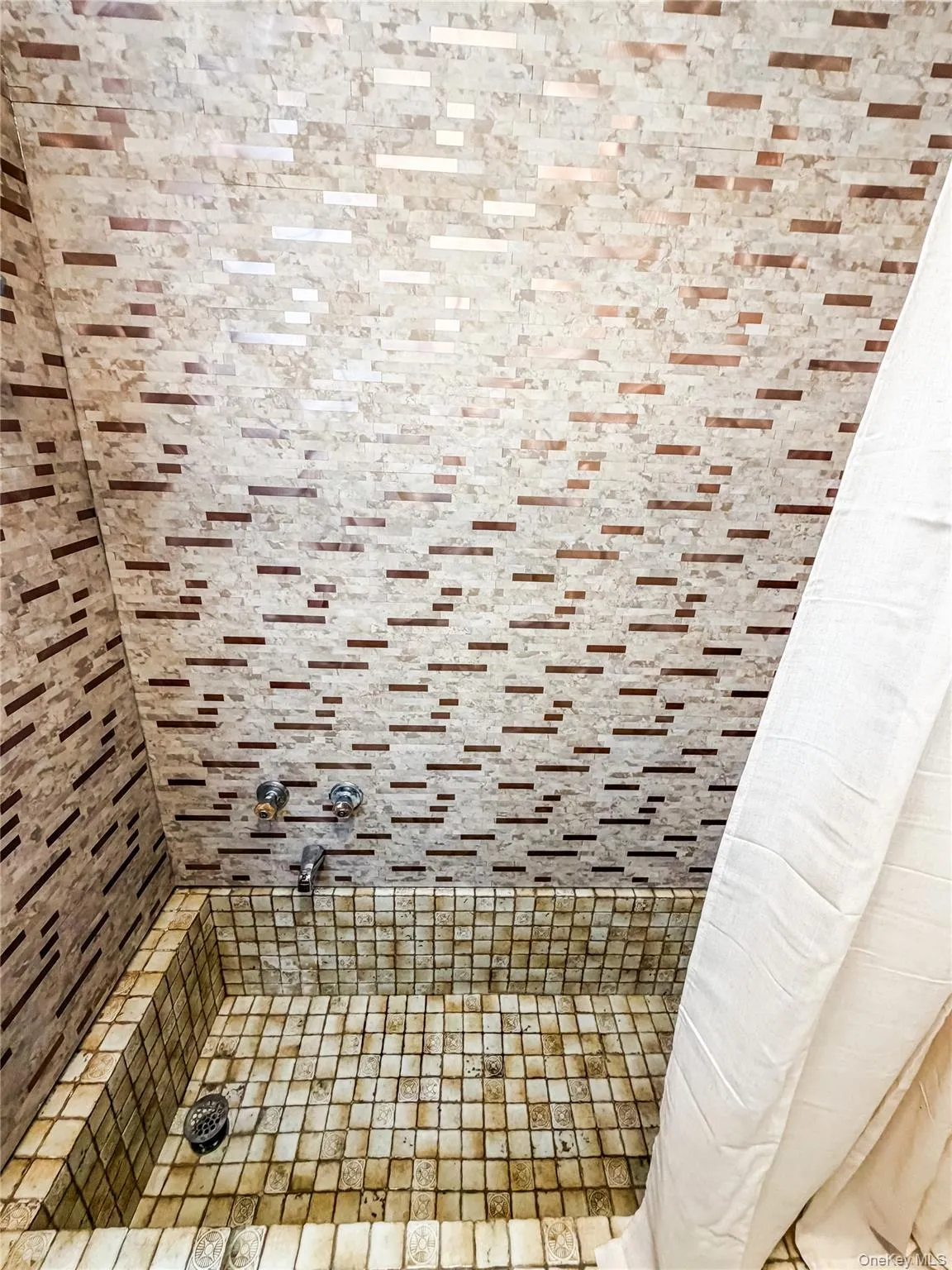 12 Chaucer Road, Hyde Park, NY, 3 Bedrooms Bedrooms, 8 Rooms Rooms,2 BathroomsBathrooms,Residential,For Rent,Chaucer,0,1002764 12 Chaucer Road, Hyde Park, NY, 3 Bedrooms Bedrooms, 8 Rooms Rooms,2 BathroomsBathrooms,Residential,For Rent,Chaucer,0,1002764