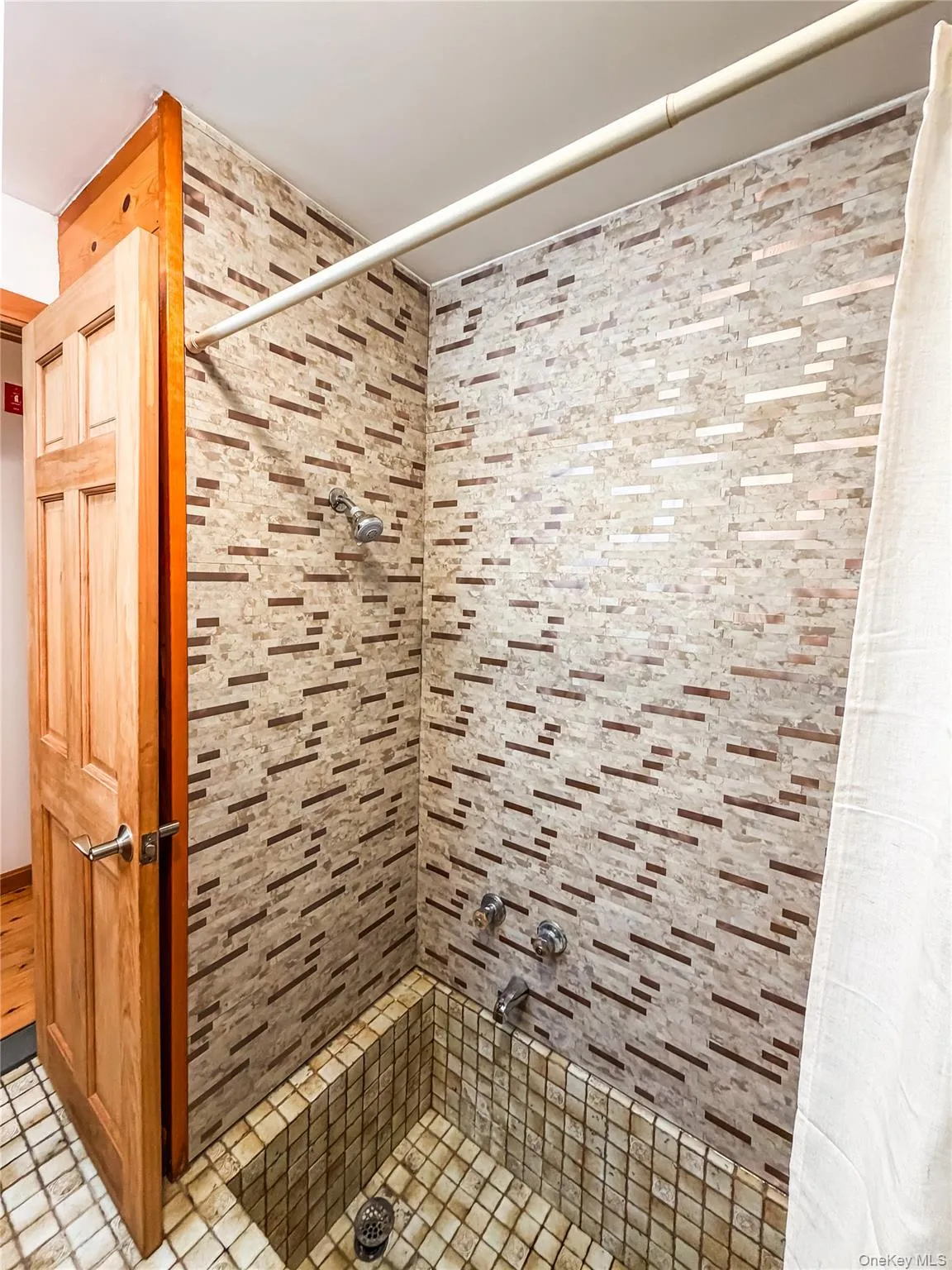 Full bath, sunken tub/shower Full bath, sunken tub/shower