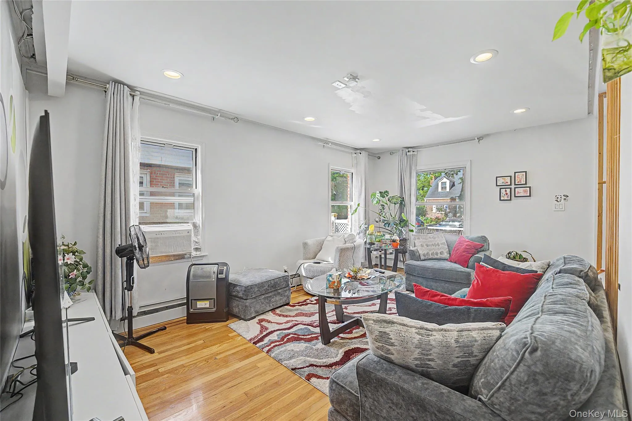 5816 198th Street, New York, NY, 4 Bedrooms Bedrooms, 6 Rooms Rooms,2 BathroomsBathrooms,Residential,For Rent,198th,0,1002770 5816 198th Street, New York, NY, 4 Bedrooms Bedrooms, 6 Rooms Rooms,2 BathroomsBathrooms,Residential,For Rent,198th,0,1002770