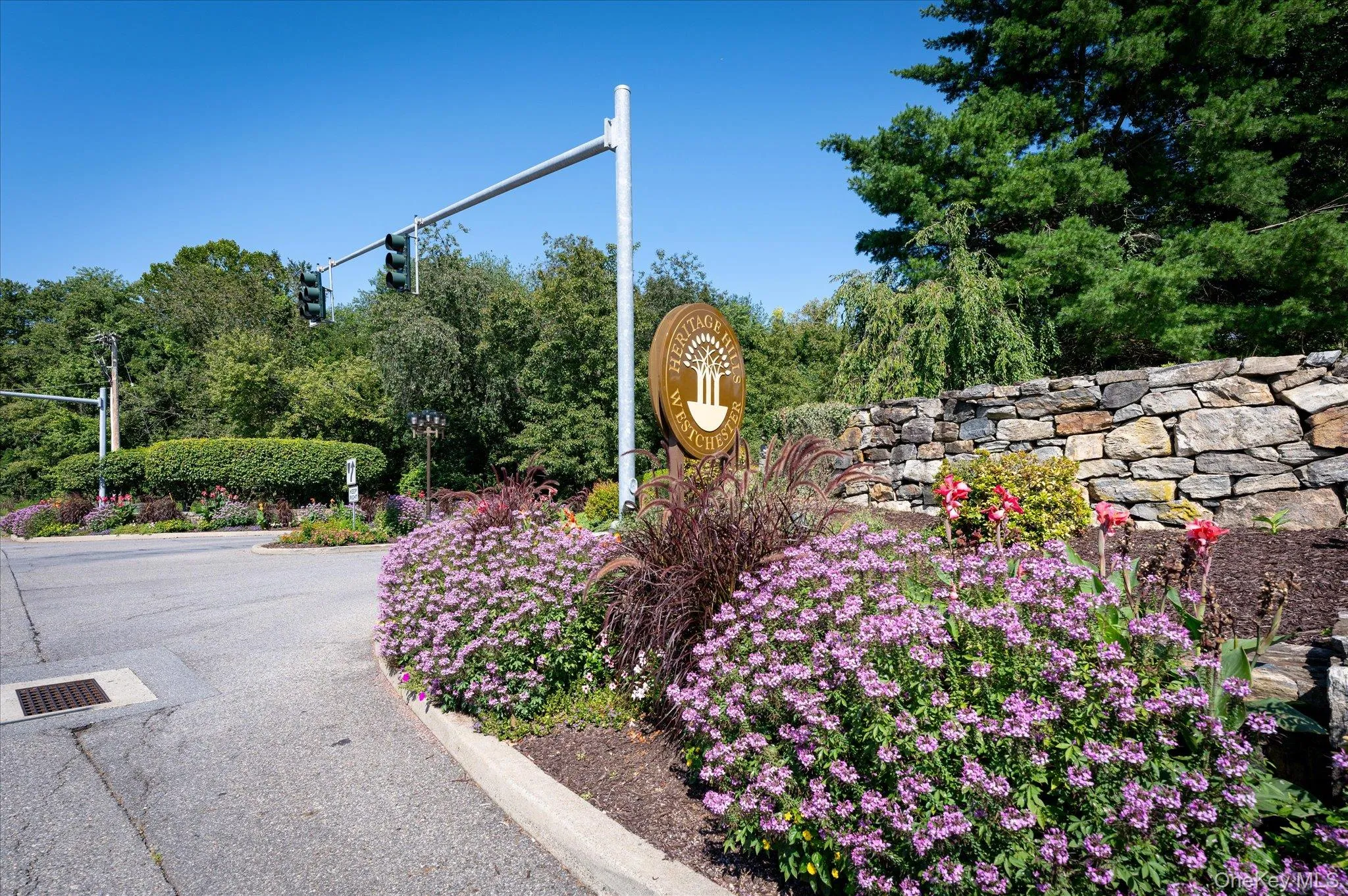 Main Entrance to Heritage Hills Main Entrance to Heritage Hills