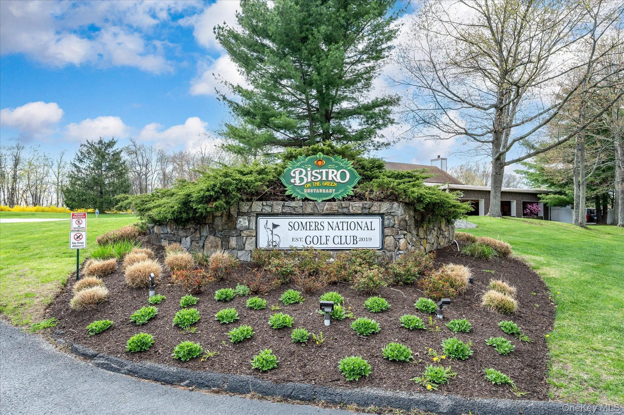 New Restaurant and Public Golf Club New Restaurant and Public Golf Club