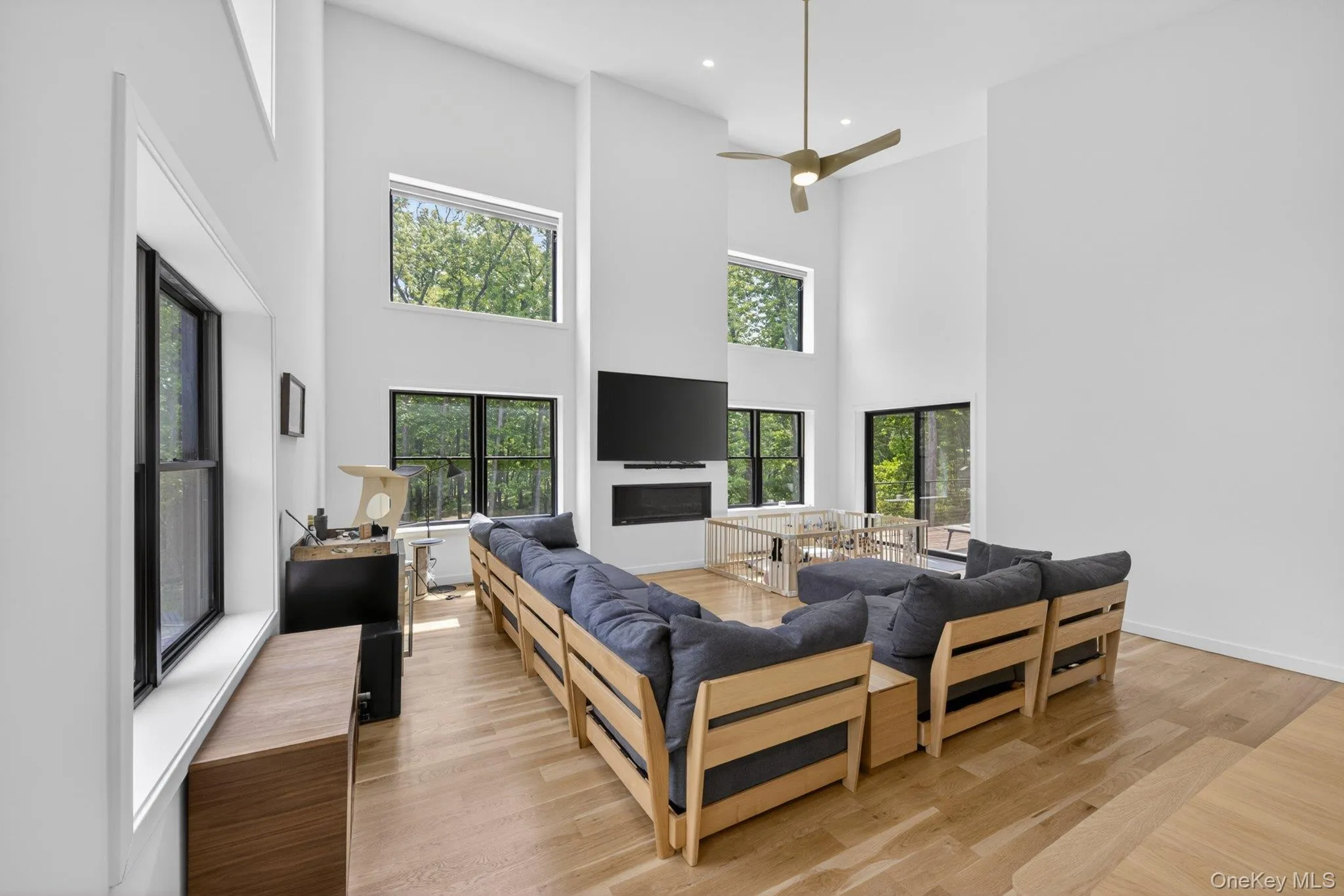 Abundant natural light with so many windows Abundant natural light with so many windows