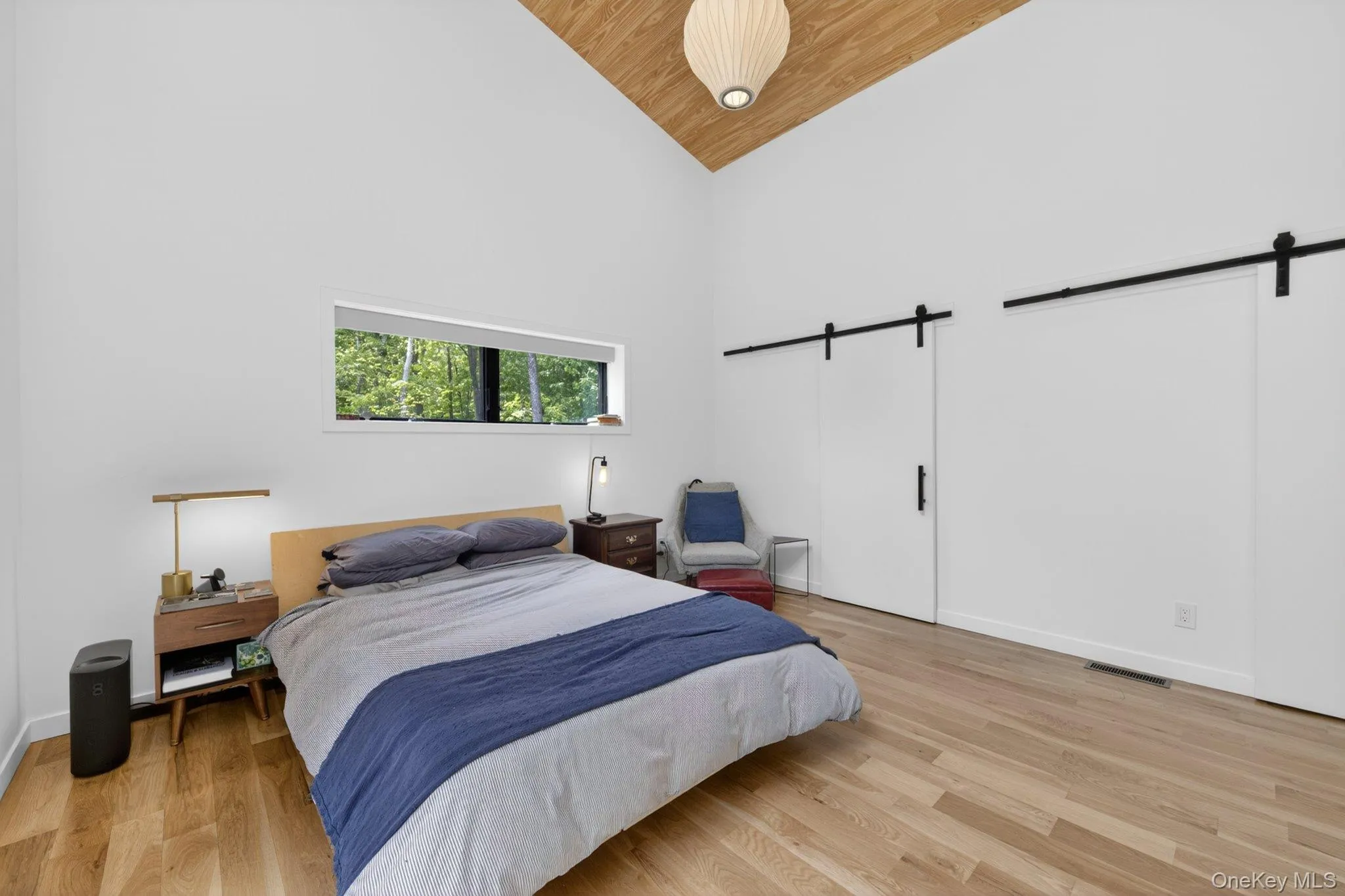 Easy open and close closets Easy open and close closets