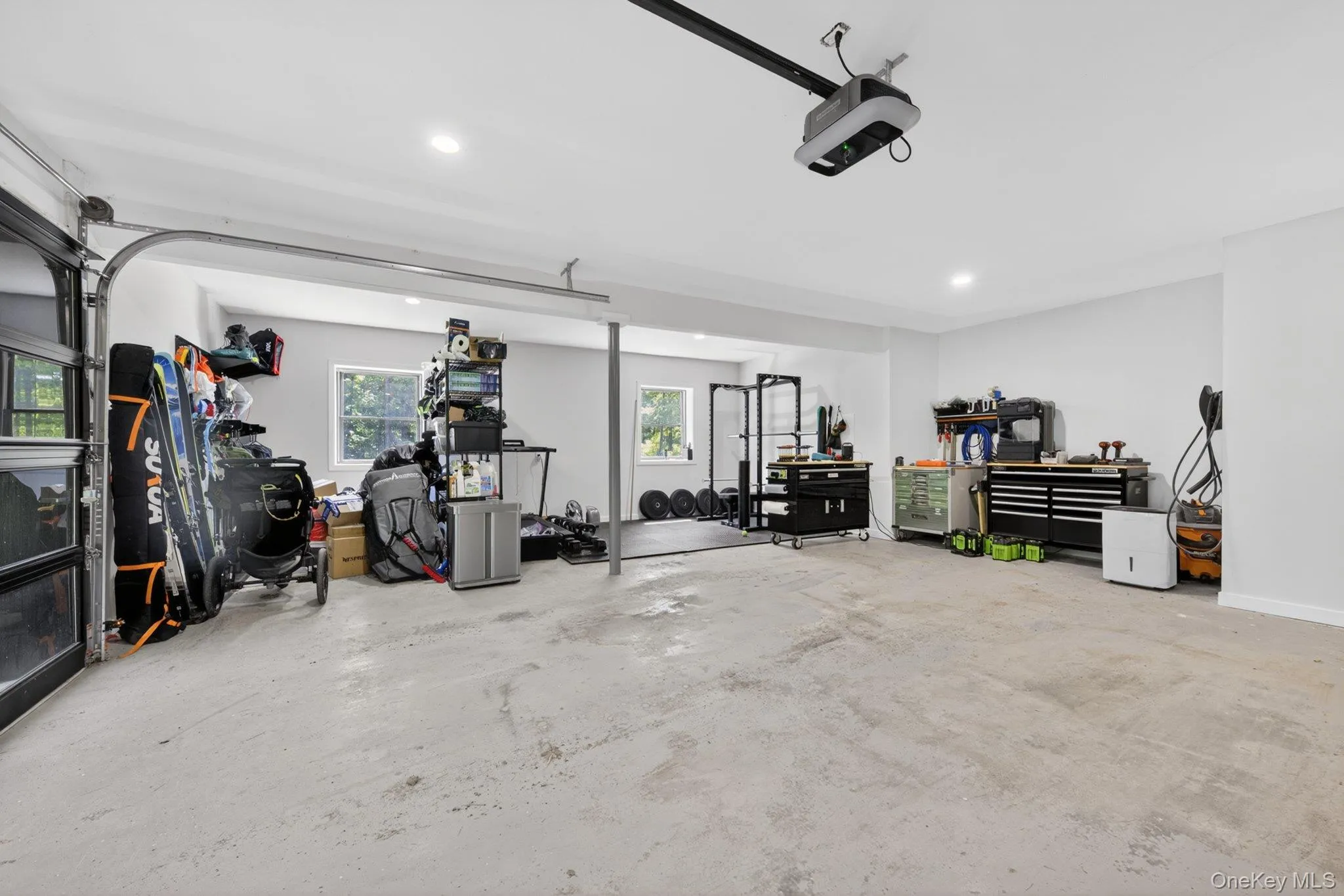 Spacious garage featuring with tons of storage Spacious garage featuring with tons of storage