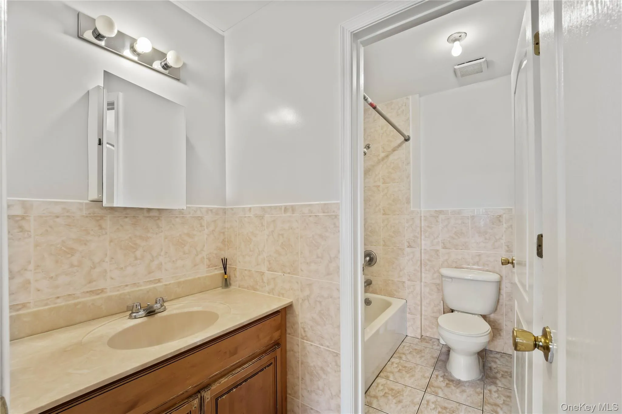 12 Horizon Court, Ramapo, NY, 3 Bedrooms Bedrooms, 6 Rooms Rooms,2 BathroomsBathrooms,Residential,For Rent,Horizon,0,1002786 12 Horizon Court, Ramapo, NY, 3 Bedrooms Bedrooms, 6 Rooms Rooms,2 BathroomsBathrooms,Residential,For Rent,Horizon,0,1002786