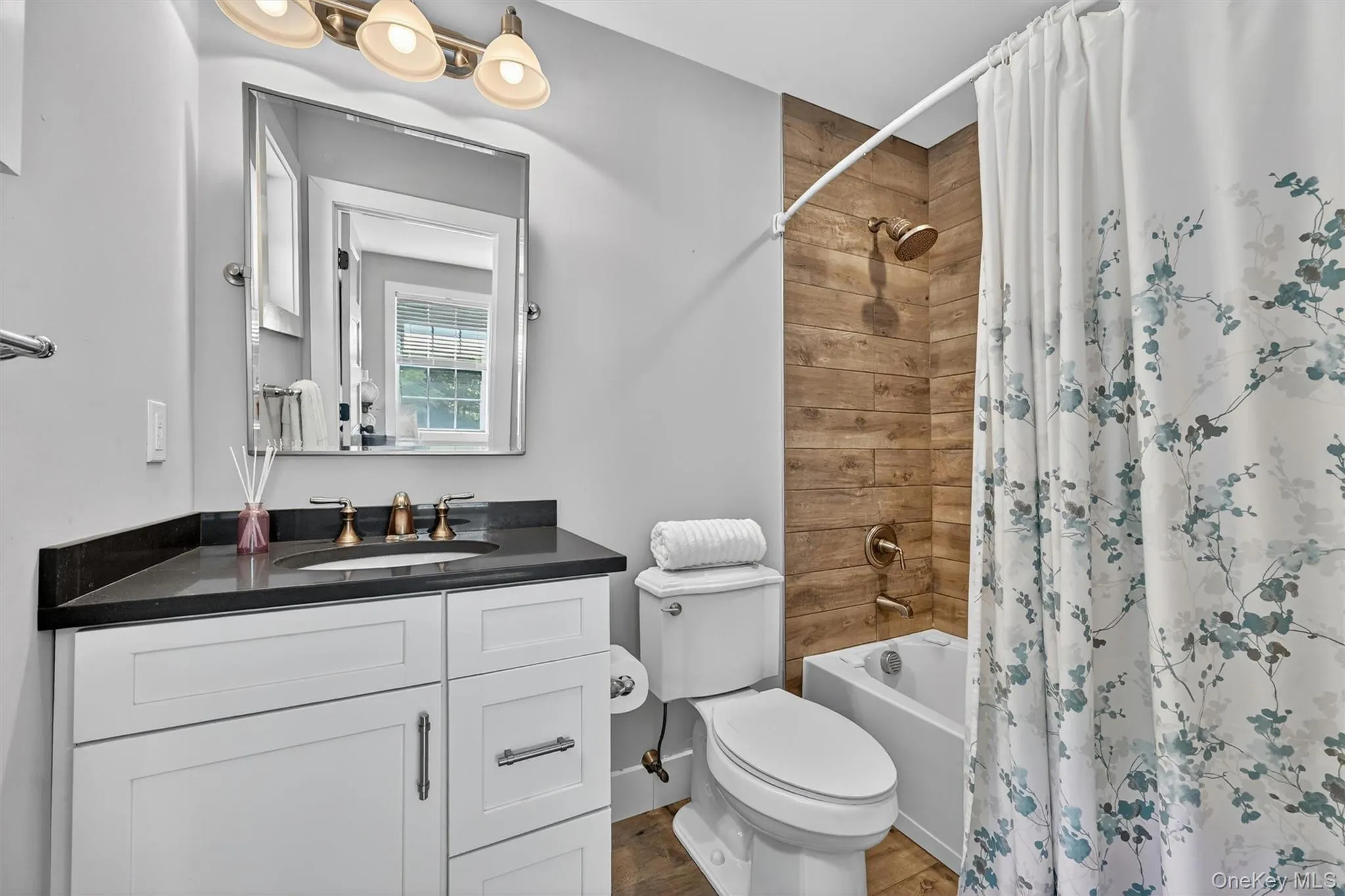220 Bay View Avenue, Cornwall, NY, 4 Bedrooms Bedrooms, 9 Rooms Rooms,3 BathroomsBathrooms,Residential Sale,For Rent,Bay View,0,1002788 220 Bay View Avenue, Cornwall, NY, 4 Bedrooms Bedrooms, 9 Rooms Rooms,3 BathroomsBathrooms,Residential Sale,For Rent,Bay View,0,1002788