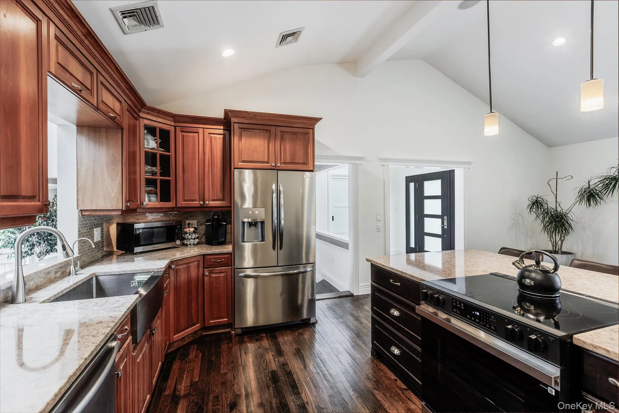 BEAUTIFUL EAT IN KITCHEN WITH WARM TONES AND WOOD FLOORS BEAUTIFUL EAT IN KITCHEN WITH WARM TONES AND WOOD FLOORS