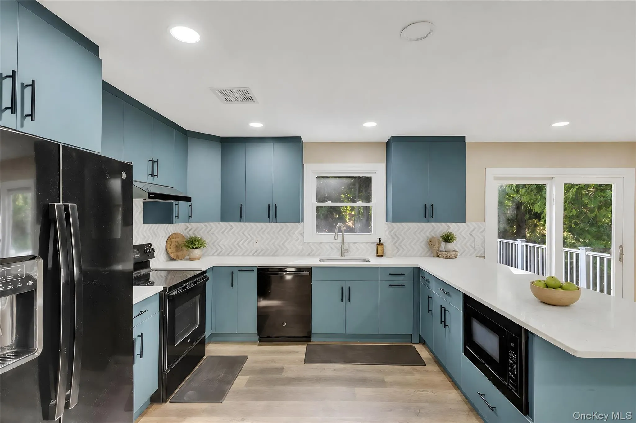 513 Canada Street, Lake George, NY, 4 Bedrooms Bedrooms, 10 Rooms Rooms,2 BathroomsBathrooms,Residential Sale,For Rent,Canada,0,1002811 513 Canada Street, Lake George, NY, 4 Bedrooms Bedrooms, 10 Rooms Rooms,2 BathroomsBathrooms,Residential Sale,For Rent,Canada,0,1002811