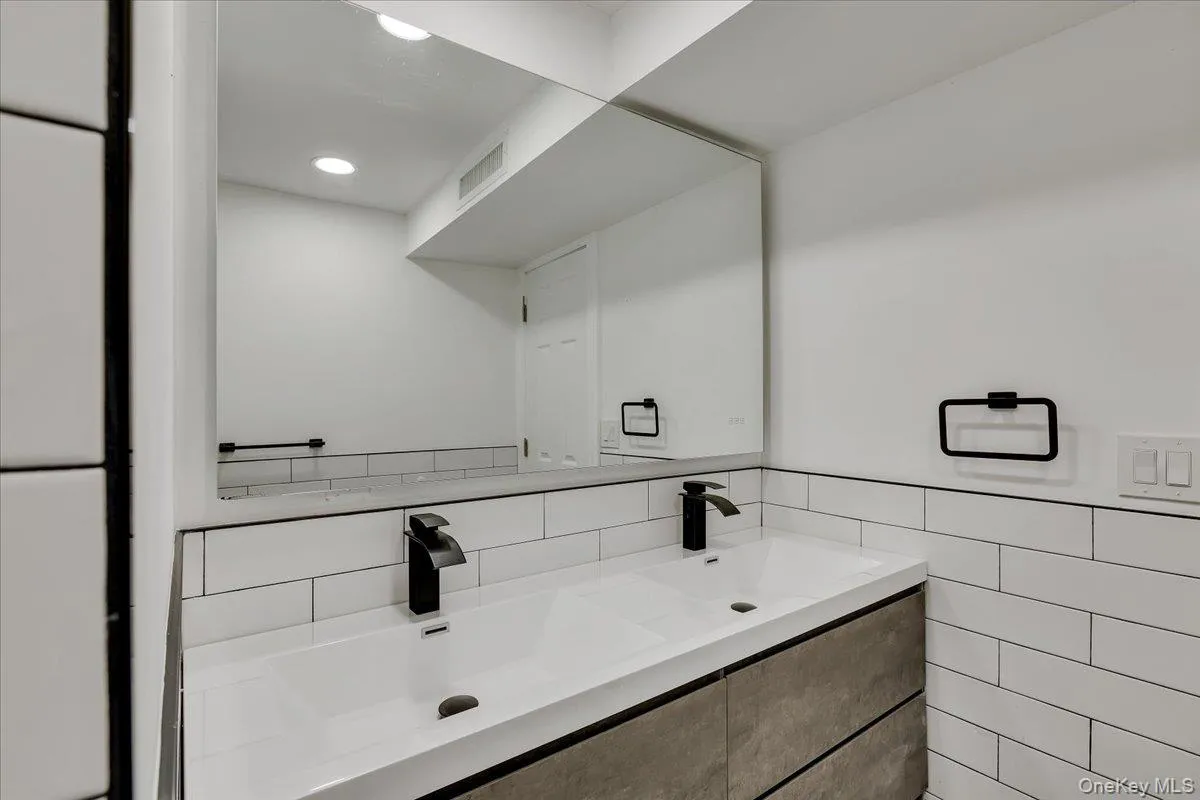513 Canada Street, Lake George, NY, 4 Bedrooms Bedrooms, 10 Rooms Rooms,2 BathroomsBathrooms,Residential Sale,For Rent,Canada,0,1002811 513 Canada Street, Lake George, NY, 4 Bedrooms Bedrooms, 10 Rooms Rooms,2 BathroomsBathrooms,Residential Sale,For Rent,Canada,0,1002811
