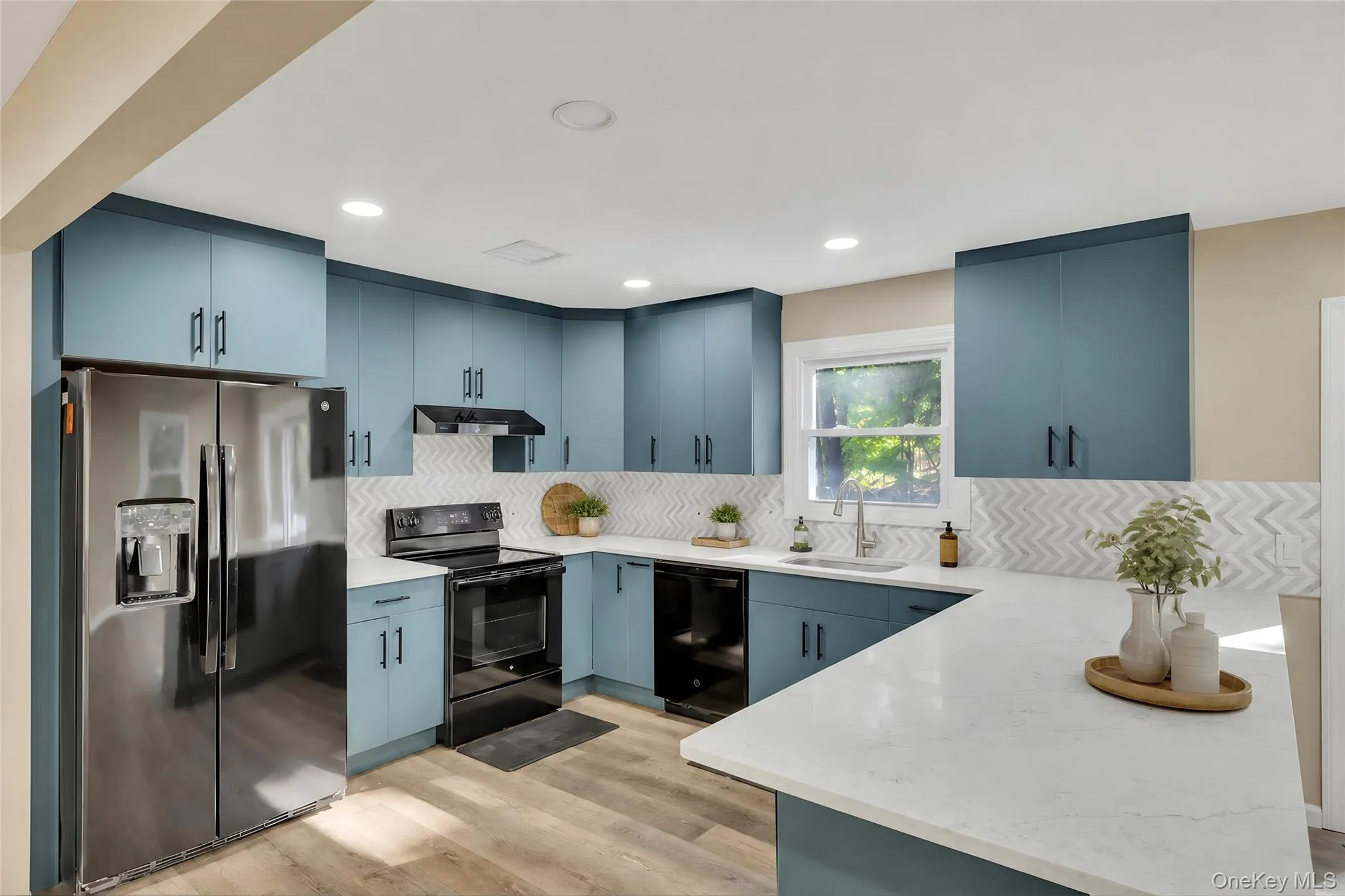 513 Canada Street, Lake George, NY, 4 Bedrooms Bedrooms, 10 Rooms Rooms,2 BathroomsBathrooms,Residential Sale,For Rent,Canada,0,1002811 513 Canada Street, Lake George, NY, 4 Bedrooms Bedrooms, 10 Rooms Rooms,2 BathroomsBathrooms,Residential Sale,For Rent,Canada,0,1002811