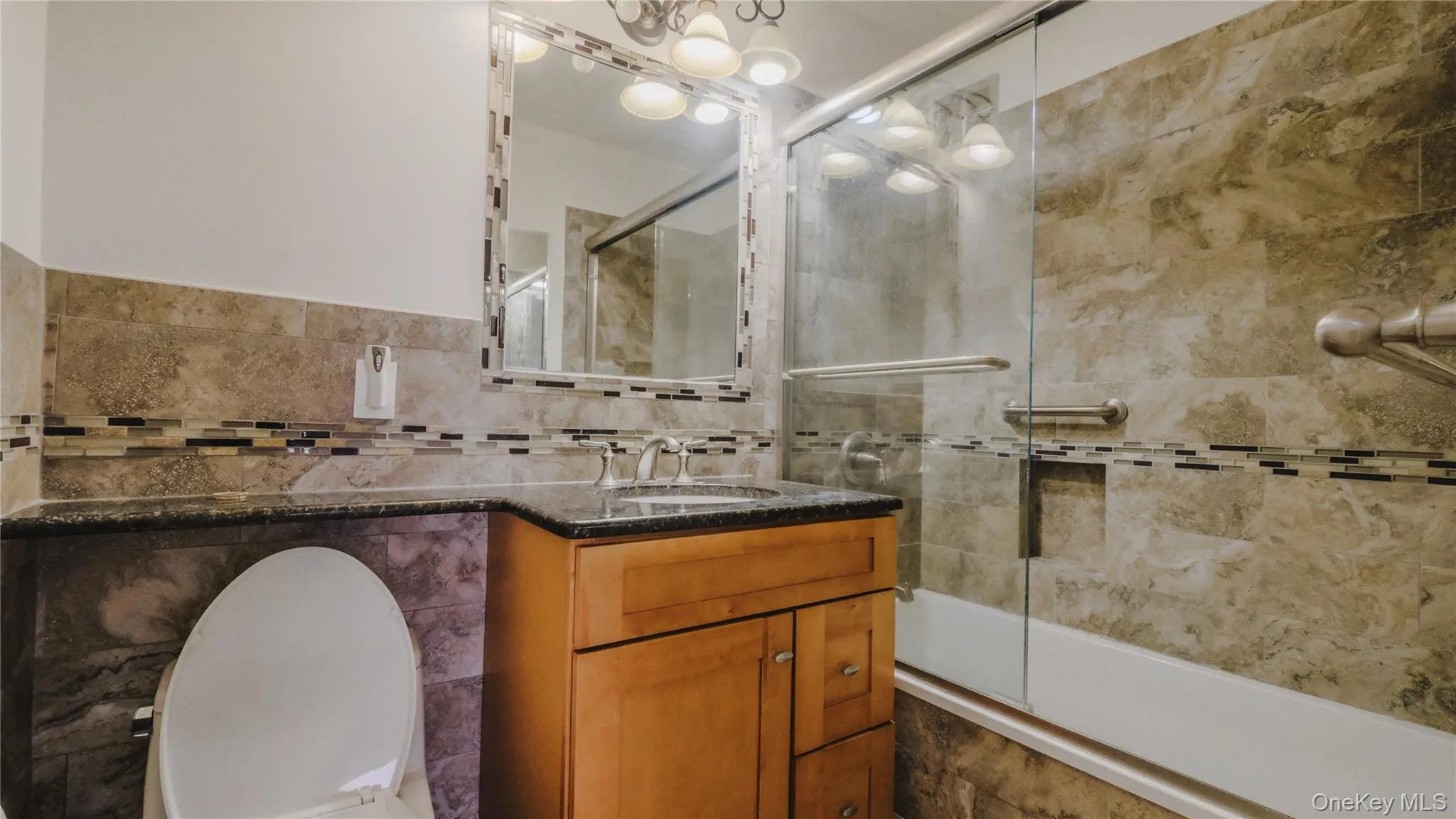 Main Bathroom Main Bathroom