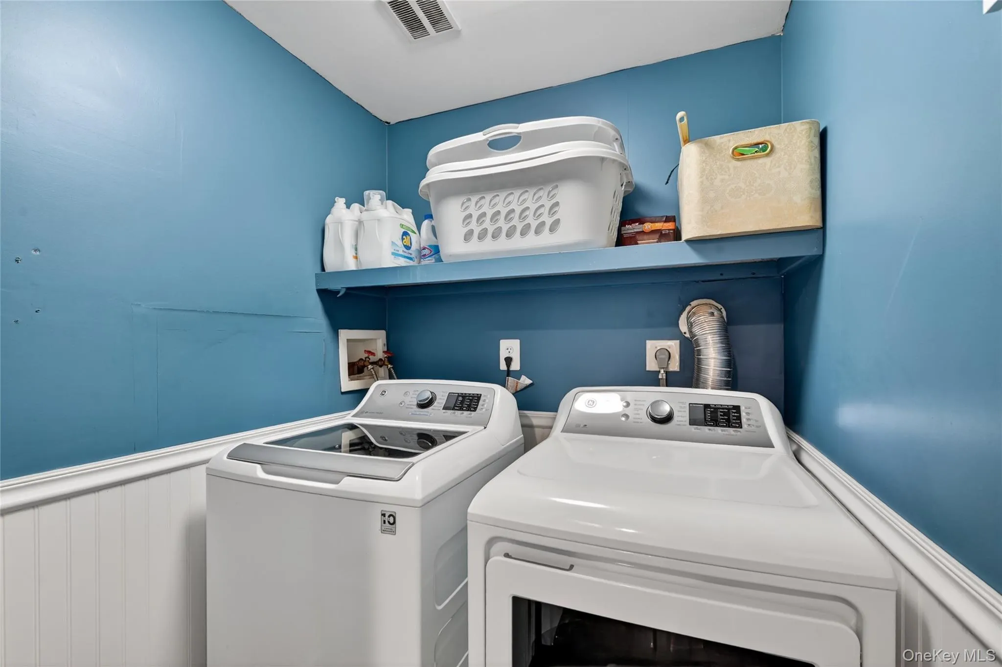 351 Jackson Avenue, New Windsor, NY, 3 Bedrooms Bedrooms, 10 Rooms Rooms,3 BathroomsBathrooms,Residential,For Rent,Jackson,0,1002827 351 Jackson Avenue, New Windsor, NY, 3 Bedrooms Bedrooms, 10 Rooms Rooms,3 BathroomsBathrooms,Residential,For Rent,Jackson,0,1002827