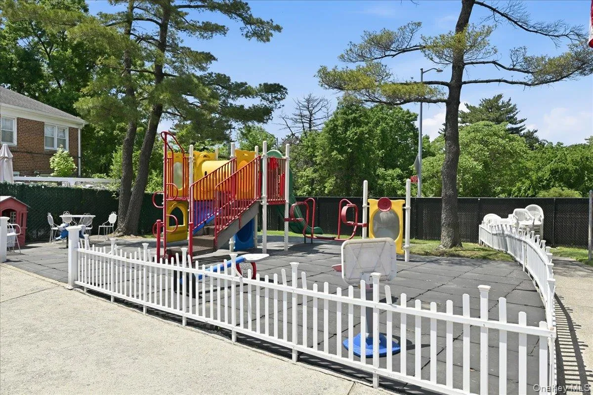 6369 Douglaston Parkway, New York, NY, 3 Bedrooms Bedrooms, 6 Rooms Rooms,1 BathroomBathrooms,Residential,For Rent,Douglaston,0,1002837 6369 Douglaston Parkway, New York, NY, 3 Bedrooms Bedrooms, 6 Rooms Rooms,1 BathroomBathrooms,Residential,For Rent,Douglaston,0,1002837