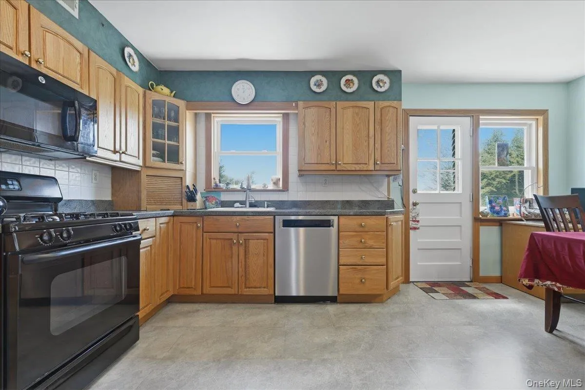 6369 Douglaston Parkway, New York, NY, 3 Bedrooms Bedrooms, 6 Rooms Rooms,1 BathroomBathrooms,Residential,For Rent,Douglaston,0,1002837 6369 Douglaston Parkway, New York, NY, 3 Bedrooms Bedrooms, 6 Rooms Rooms,1 BathroomBathrooms,Residential,For Rent,Douglaston,0,1002837