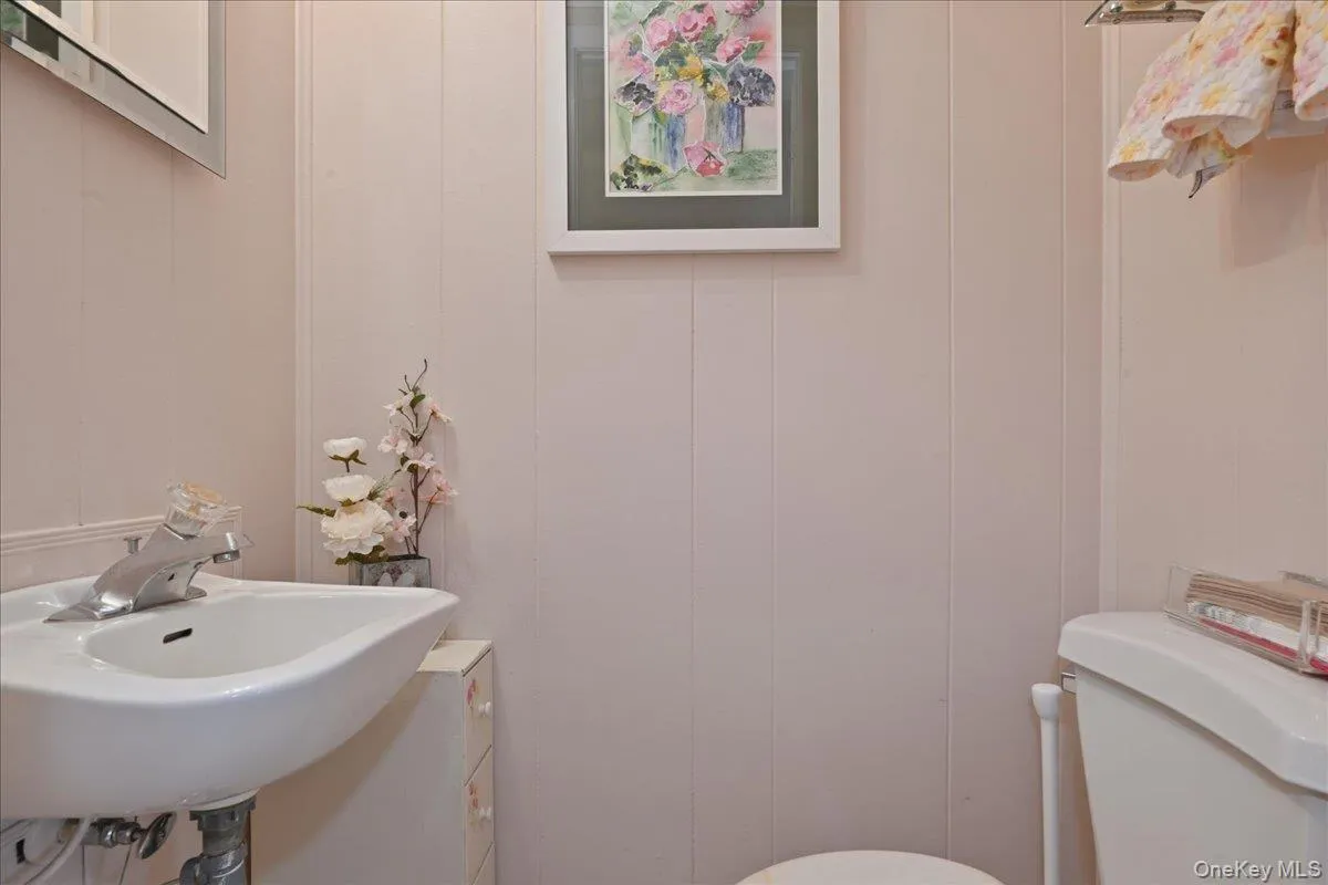 6369 Douglaston Parkway, New York, NY, 3 Bedrooms Bedrooms, 6 Rooms Rooms,1 BathroomBathrooms,Residential,For Rent,Douglaston,0,1002837 6369 Douglaston Parkway, New York, NY, 3 Bedrooms Bedrooms, 6 Rooms Rooms,1 BathroomBathrooms,Residential,For Rent,Douglaston,0,1002837