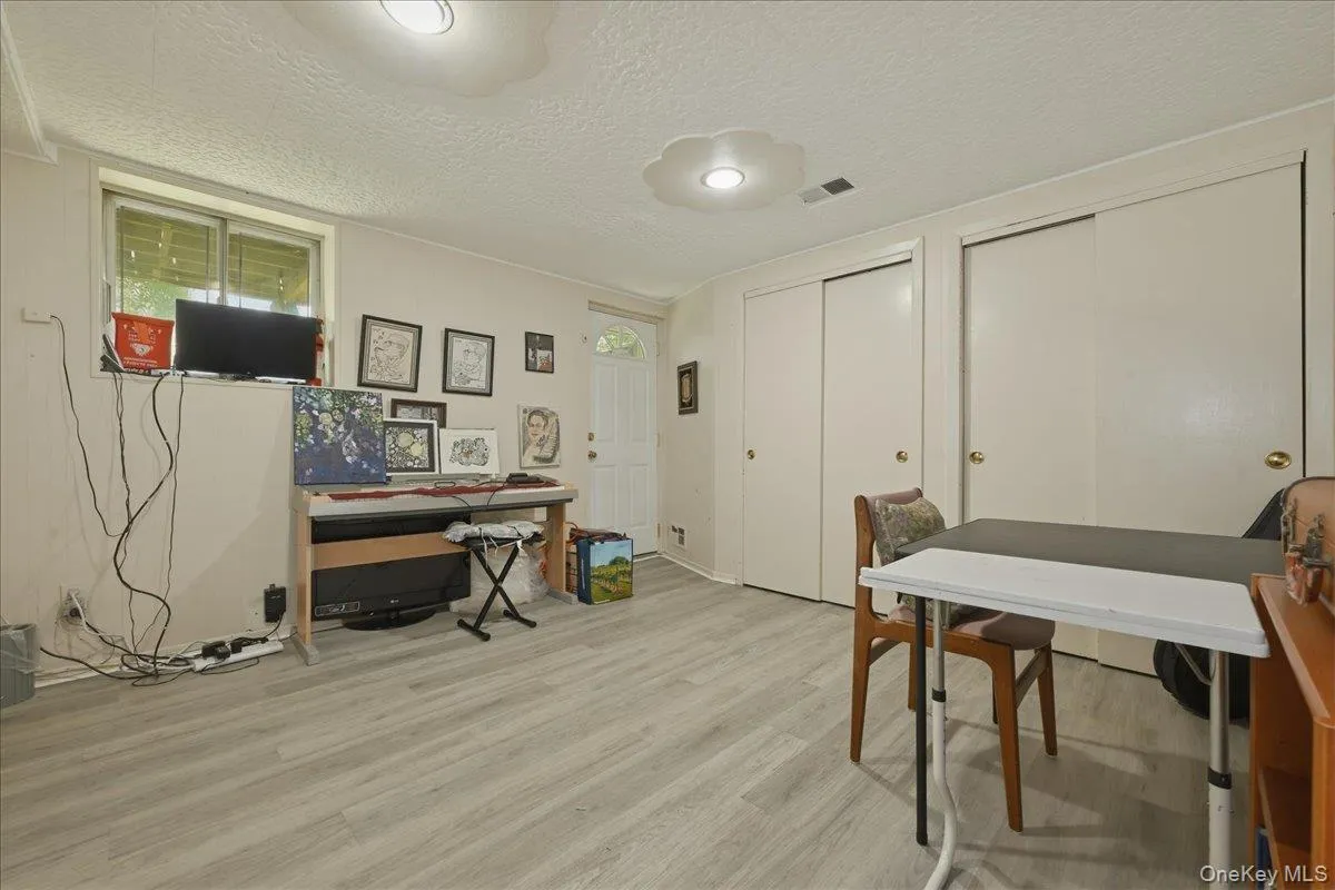 6369 Douglaston Parkway, New York, NY, 3 Bedrooms Bedrooms, 6 Rooms Rooms,1 BathroomBathrooms,Residential,For Rent,Douglaston,0,1002837 6369 Douglaston Parkway, New York, NY, 3 Bedrooms Bedrooms, 6 Rooms Rooms,1 BathroomBathrooms,Residential,For Rent,Douglaston,0,1002837