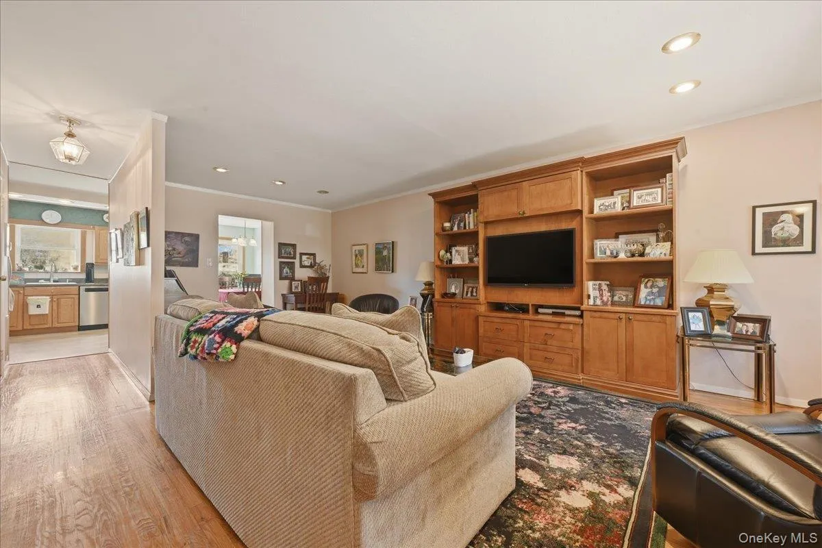 6369 Douglaston Parkway, New York, NY, 3 Bedrooms Bedrooms, 6 Rooms Rooms,1 BathroomBathrooms,Residential,For Rent,Douglaston,0,1002837 6369 Douglaston Parkway, New York, NY, 3 Bedrooms Bedrooms, 6 Rooms Rooms,1 BathroomBathrooms,Residential,For Rent,Douglaston,0,1002837