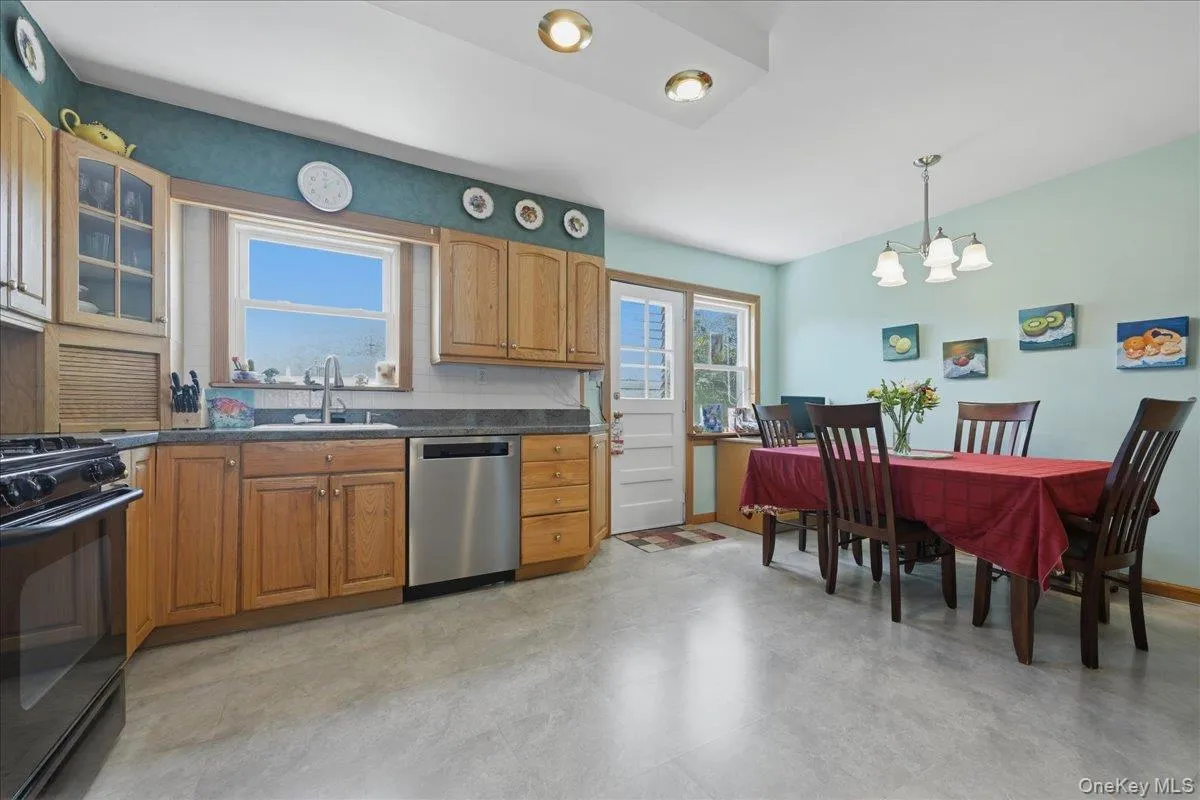 6369 Douglaston Parkway, New York, NY, 3 Bedrooms Bedrooms, 6 Rooms Rooms,1 BathroomBathrooms,Residential,For Rent,Douglaston,0,1002837 6369 Douglaston Parkway, New York, NY, 3 Bedrooms Bedrooms, 6 Rooms Rooms,1 BathroomBathrooms,Residential,For Rent,Douglaston,0,1002837