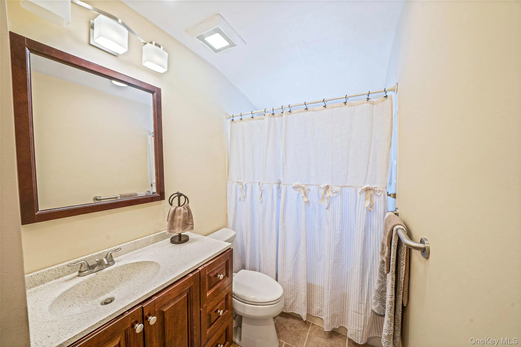 7 Berkeley Avenue, Brookhaven, NY, 3 Bedrooms Bedrooms, 8 Rooms Rooms,2 BathroomsBathrooms,Residential,For Rent,Berkeley,0,1002844 7 Berkeley Avenue, Brookhaven, NY, 3 Bedrooms Bedrooms, 8 Rooms Rooms,2 BathroomsBathrooms,Residential,For Rent,Berkeley,0,1002844