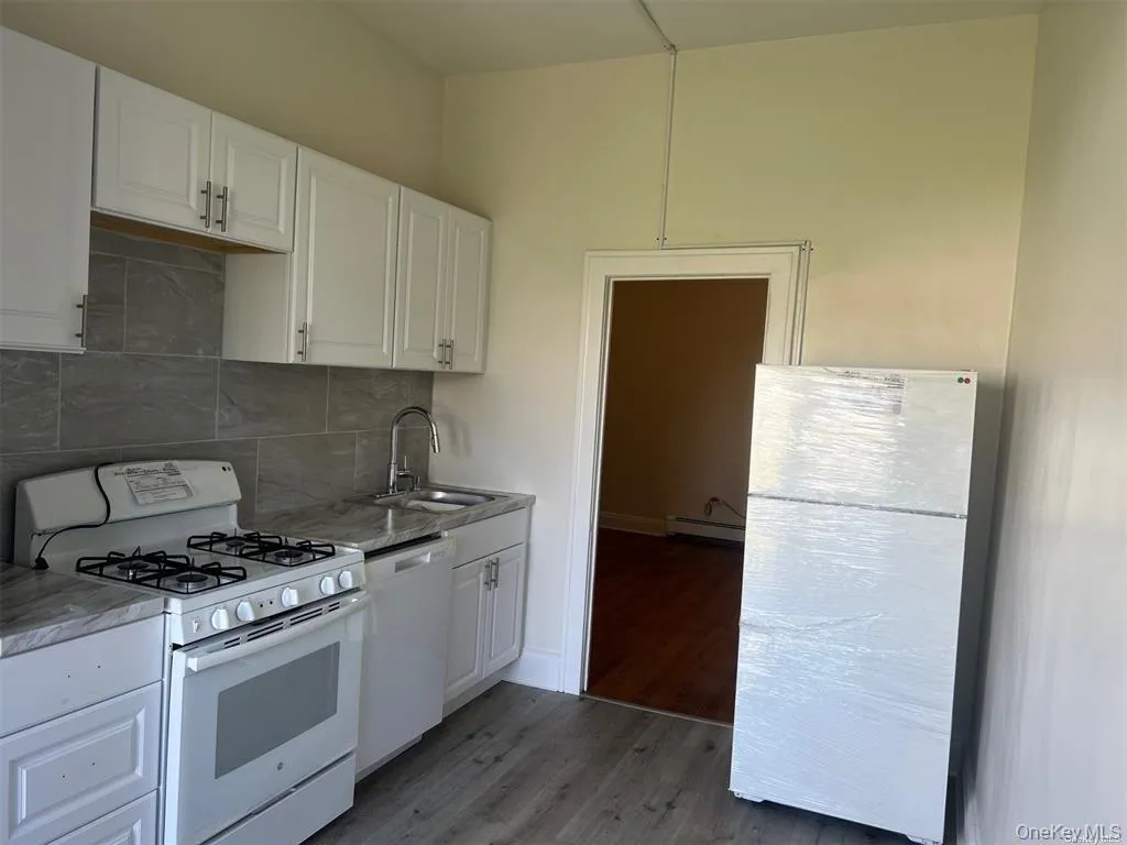 68 Jerusalem Avenue, Oyster Bay, NY, 1 Bedroom Bedrooms, 3 Rooms Rooms,1 BathroomBathrooms,Residential Lease,For Rent,Jerusalem,0,1002851 68 Jerusalem Avenue, Oyster Bay, NY, 1 Bedroom Bedrooms, 3 Rooms Rooms,1 BathroomBathrooms,Residential Lease,For Rent,Jerusalem,0,1002851