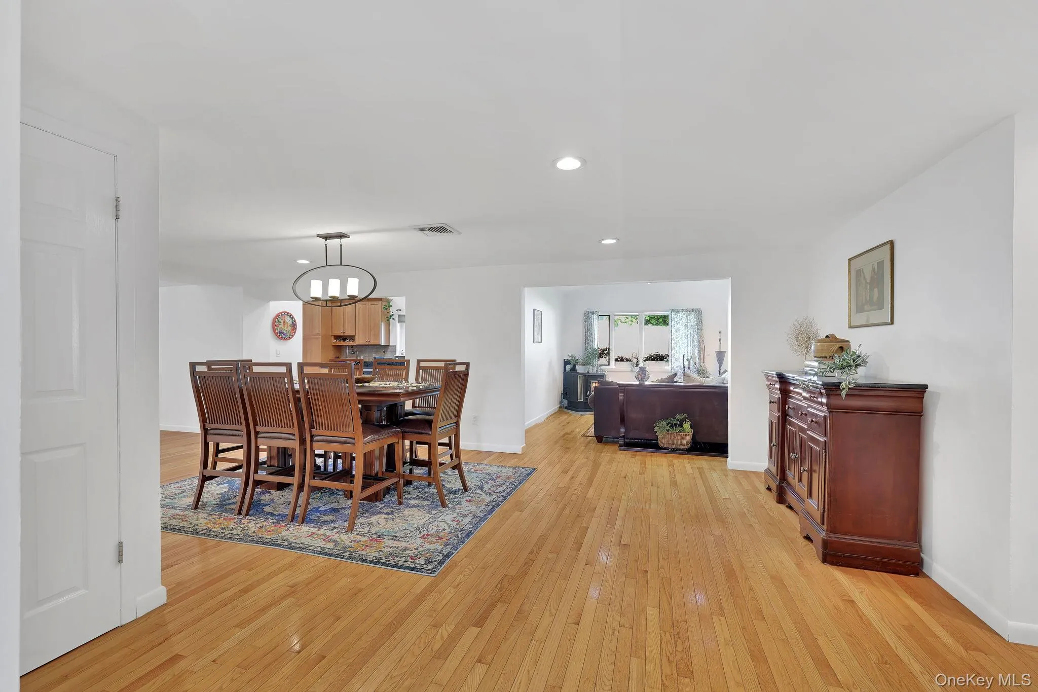 Open Floor Concept, Hard wood floors throughout Open Floor Concept, Hard wood floors throughout