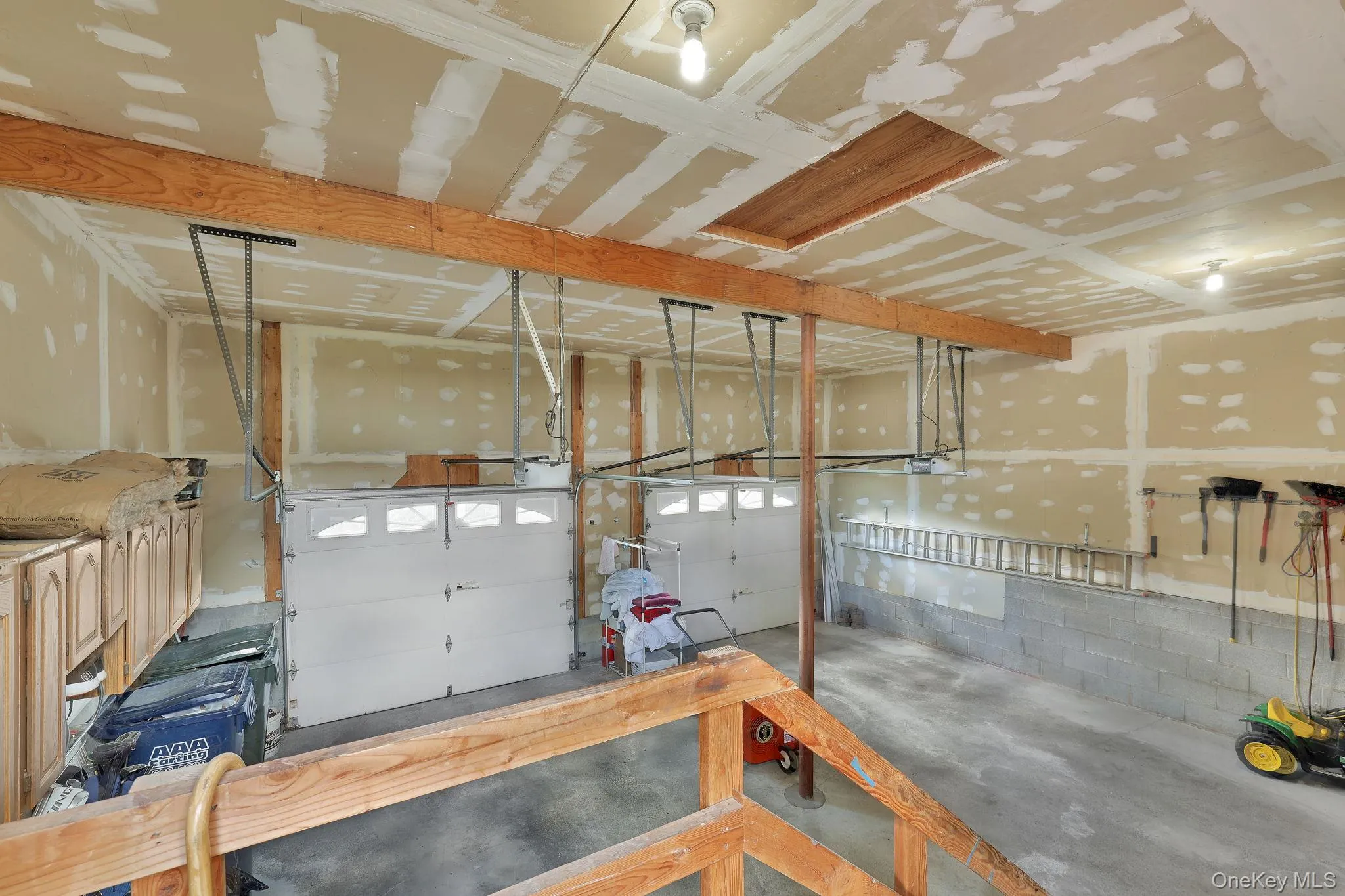 Oversized 2 car Garage Oversized 2 car Garage
