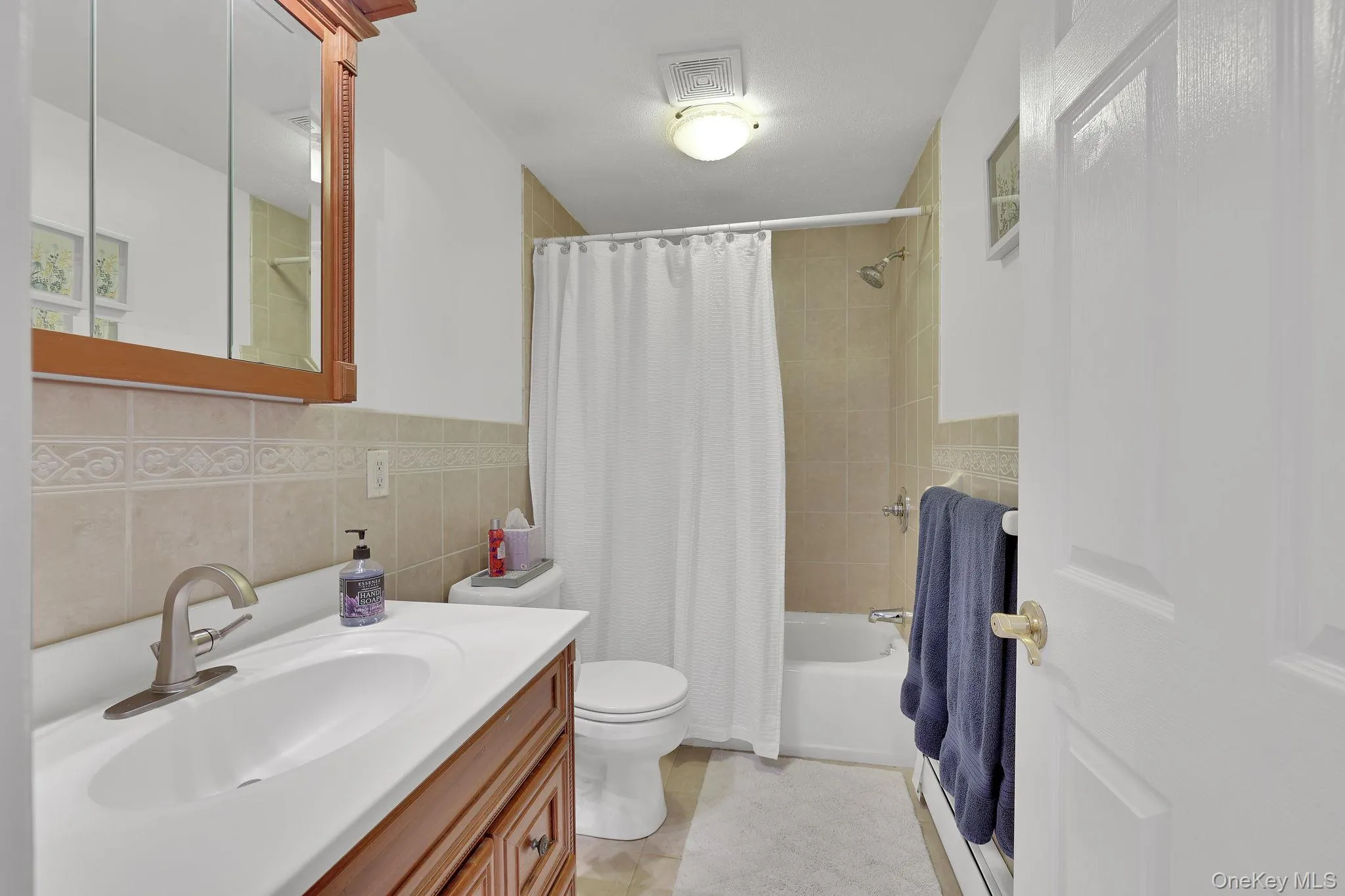 Hallway Full Bath Hallway Full Bath