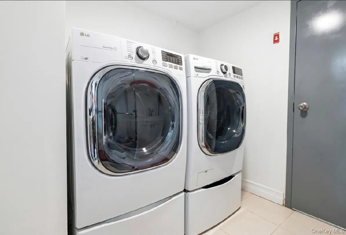 269-11 Union Turnpike, New York, NY, 4 Bedrooms Bedrooms, 11 Rooms Rooms,4 BathroomsBathrooms,Residential,For Rent,Union,0,1002854 269-11 Union Turnpike, New York, NY, 4 Bedrooms Bedrooms, 11 Rooms Rooms,4 BathroomsBathrooms,Residential,For Rent,Union,0,1002854