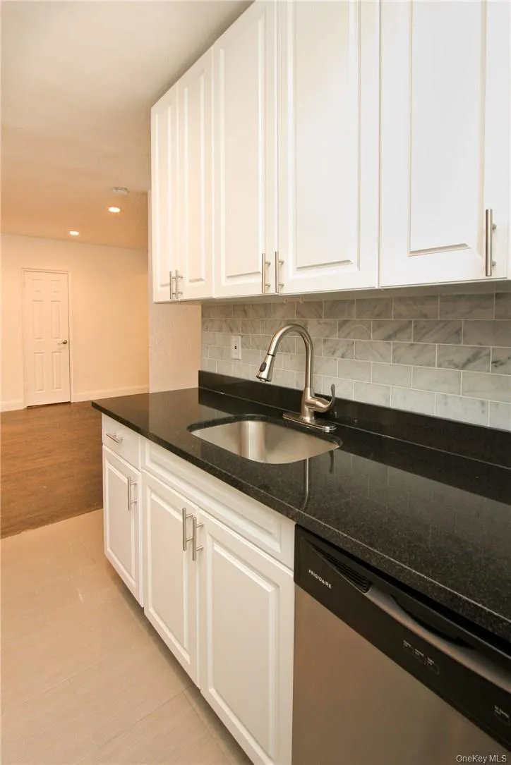 140 Hartsdale Avenue, Greenburgh, NY, 2 Bedrooms Bedrooms, 4 Rooms Rooms,1 BathroomBathrooms,Residential Lease,For Rent,Hartsdale,0,1002856 140 Hartsdale Avenue, Greenburgh, NY, 2 Bedrooms Bedrooms, 4 Rooms Rooms,1 BathroomBathrooms,Residential Lease,For Rent,Hartsdale,0,1002856