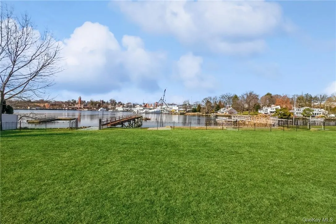 Spacious lush property Spacious lush property