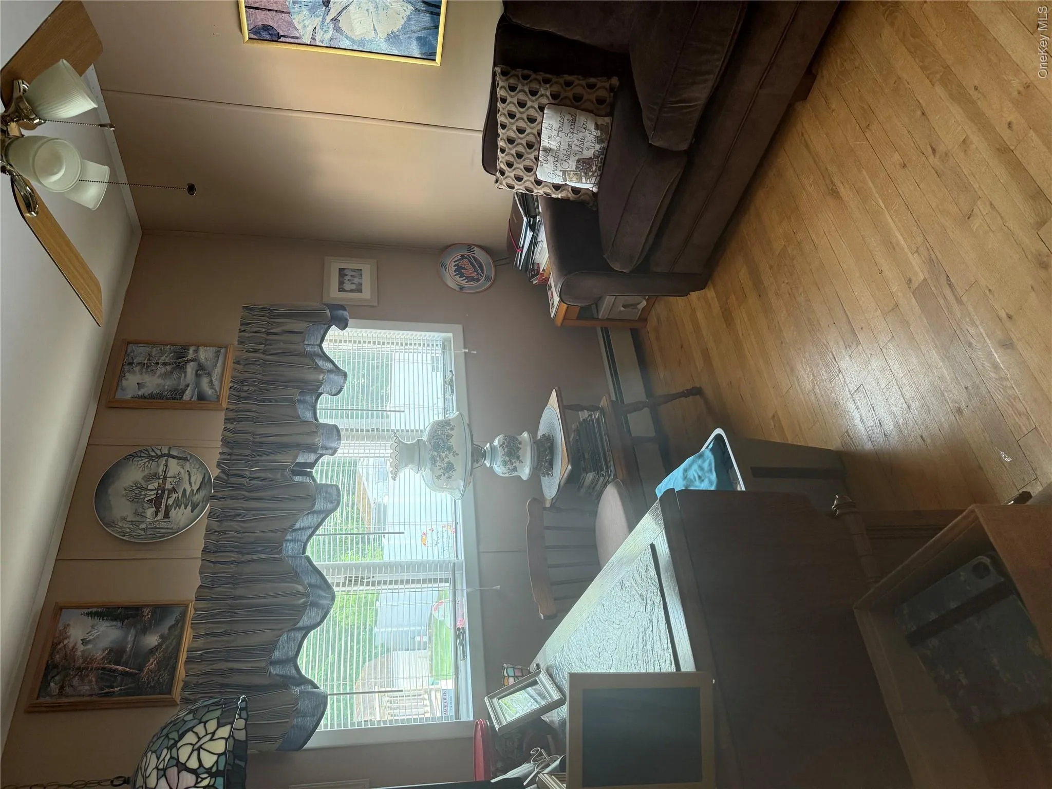 Den/Bedroom Den/Bedroom