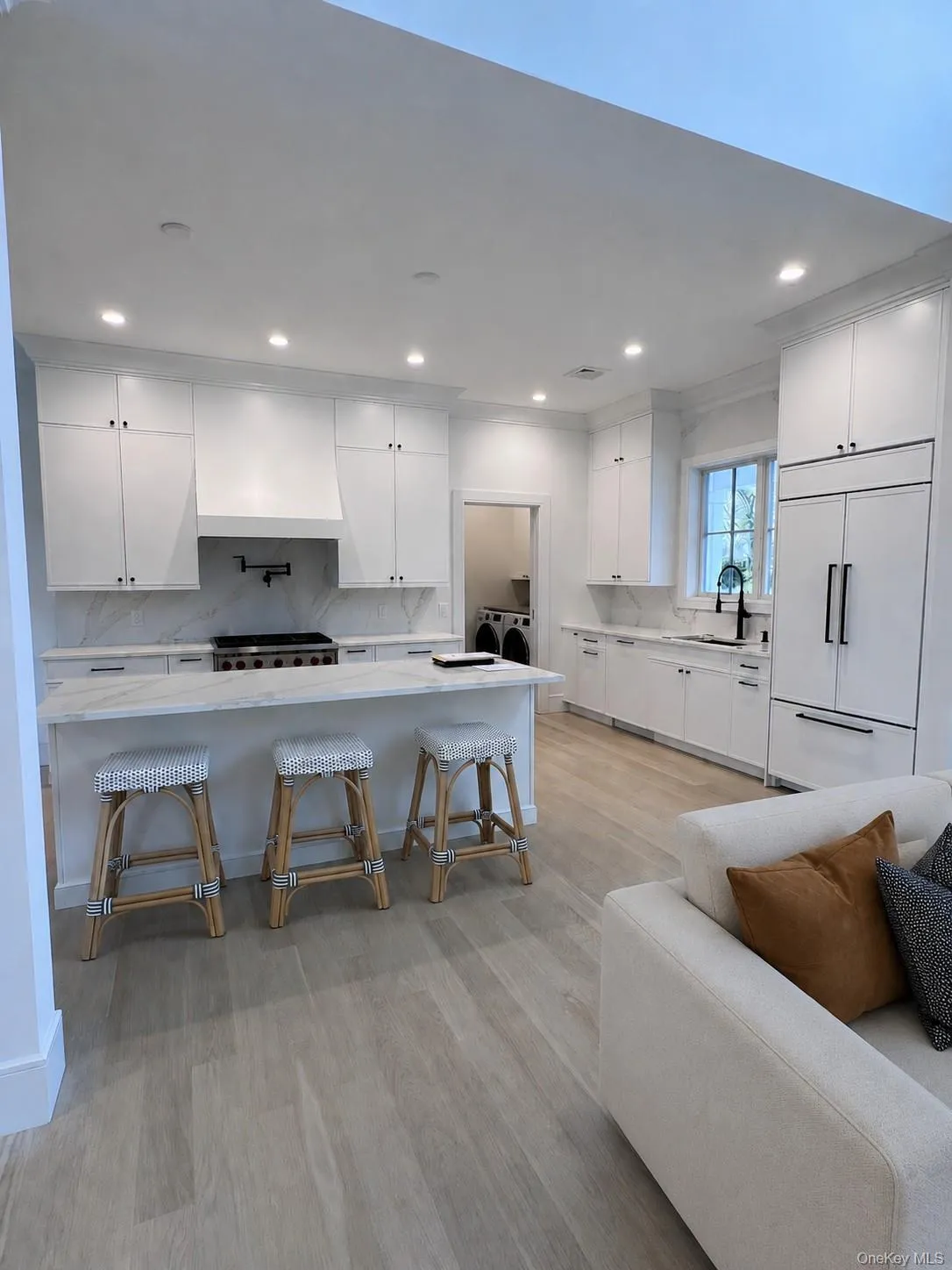 17 Happy Lane, Southampton, NY, 5 Bedrooms Bedrooms, 10 Rooms Rooms,4 BathroomsBathrooms,Residential Lease,For Rent,Happy,0,1002871 17 Happy Lane, Southampton, NY, 5 Bedrooms Bedrooms, 10 Rooms Rooms,4 BathroomsBathrooms,Residential Lease,For Rent,Happy,0,1002871