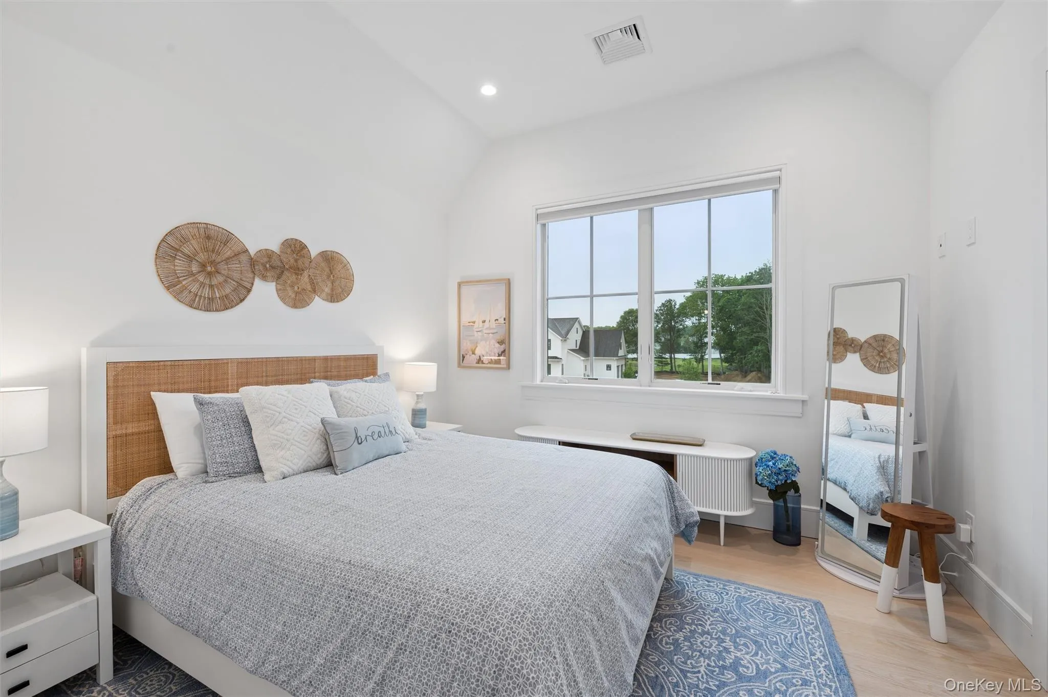 17 Happy Lane, Southampton, NY, 6 Bedrooms Bedrooms, 10 Rooms Rooms,4 BathroomsBathrooms,Residential Lease,For Rent,Happy,0,1002871 17 Happy Lane, Southampton, NY, 6 Bedrooms Bedrooms, 10 Rooms Rooms,4 BathroomsBathrooms,Residential Lease,For Rent,Happy,0,1002871