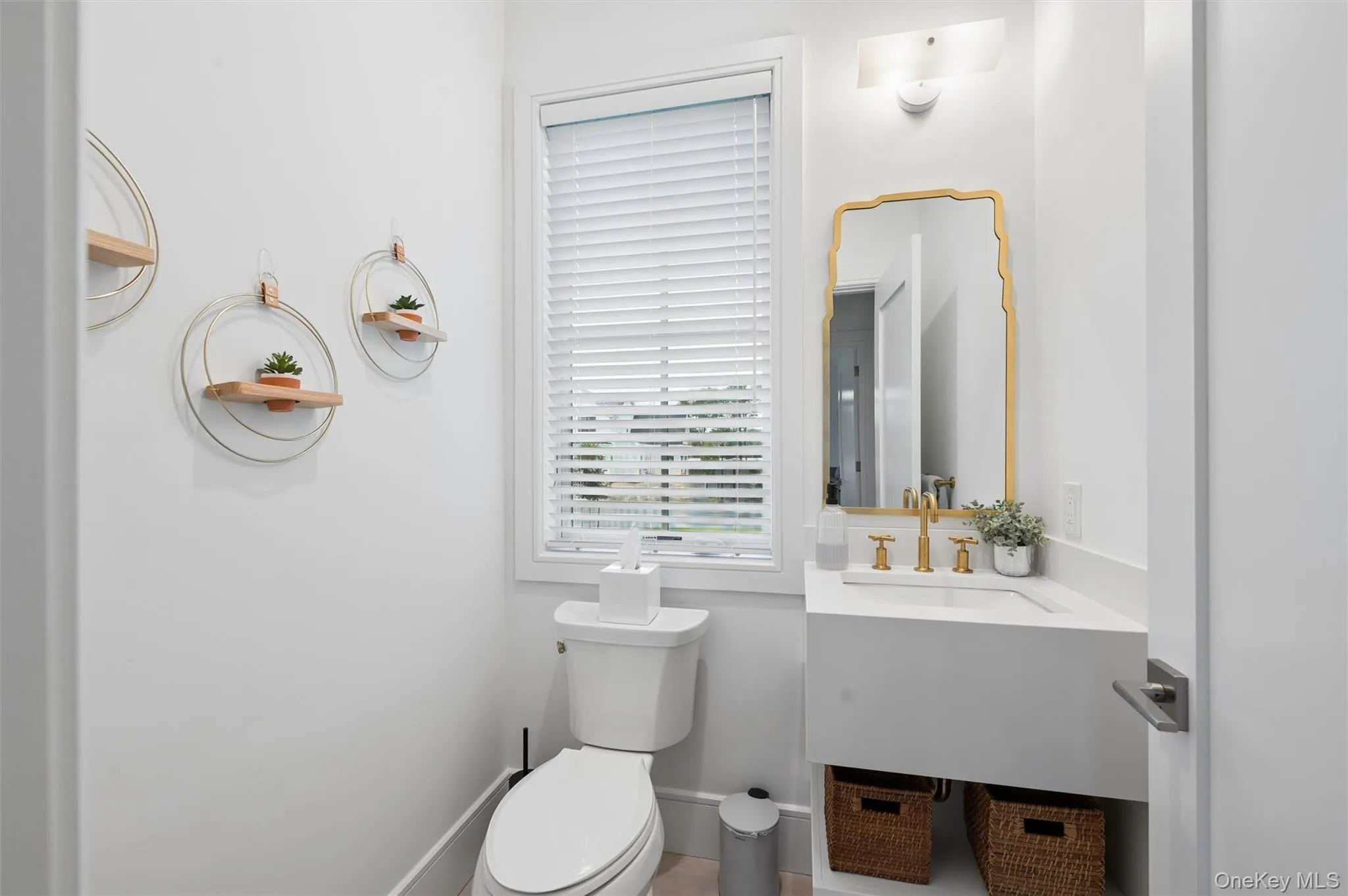17 Happy Lane, Southampton, NY, 6 Bedrooms Bedrooms, 10 Rooms Rooms,4 BathroomsBathrooms,Residential Lease,For Rent,Happy,0,1002871 17 Happy Lane, Southampton, NY, 6 Bedrooms Bedrooms, 10 Rooms Rooms,4 BathroomsBathrooms,Residential Lease,For Rent,Happy,0,1002871