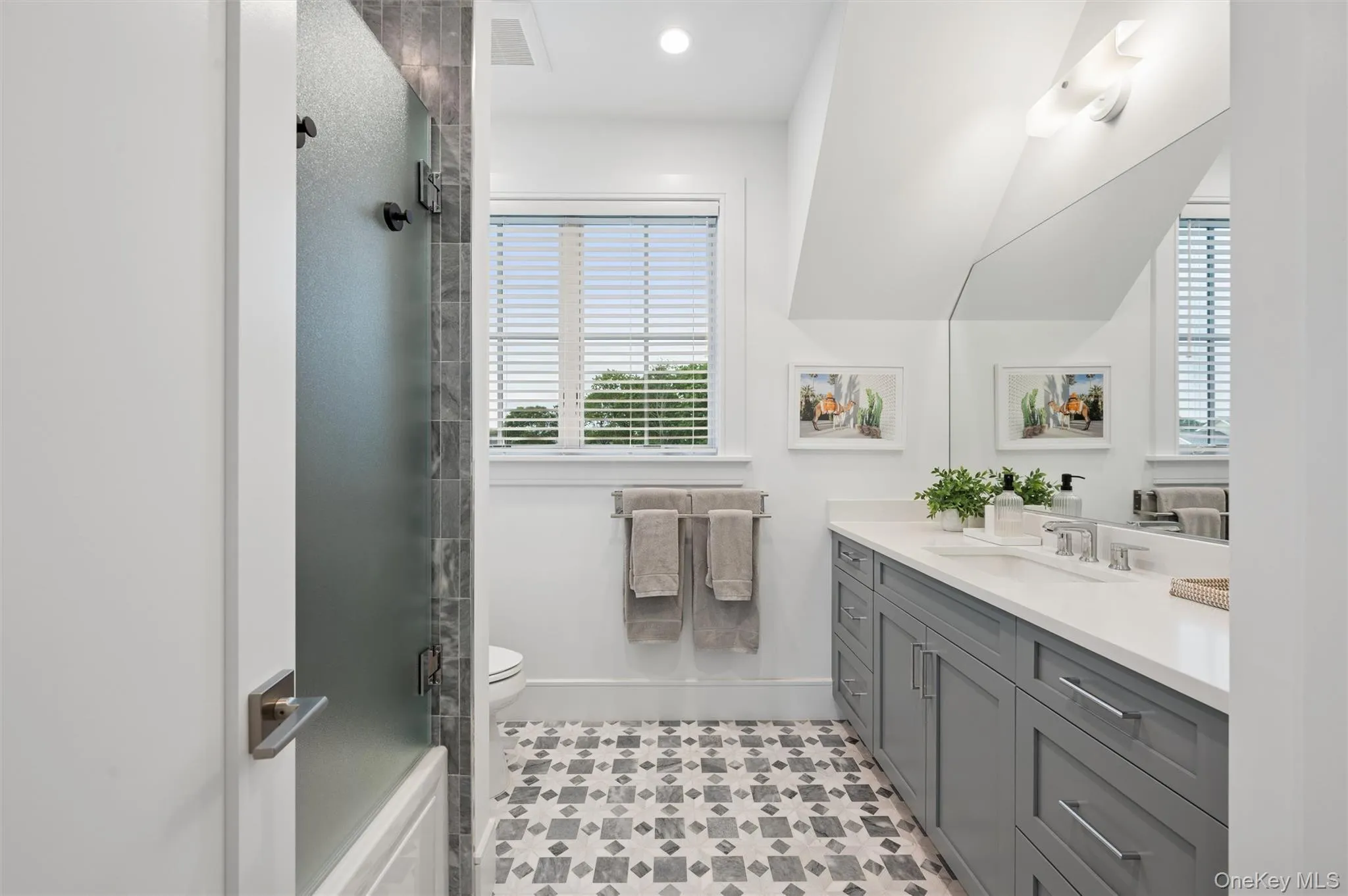 17 Happy Lane, Southampton, NY, 6 Bedrooms Bedrooms, 10 Rooms Rooms,4 BathroomsBathrooms,Residential Lease,For Rent,Happy,0,1002871 17 Happy Lane, Southampton, NY, 6 Bedrooms Bedrooms, 10 Rooms Rooms,4 BathroomsBathrooms,Residential Lease,For Rent,Happy,0,1002871