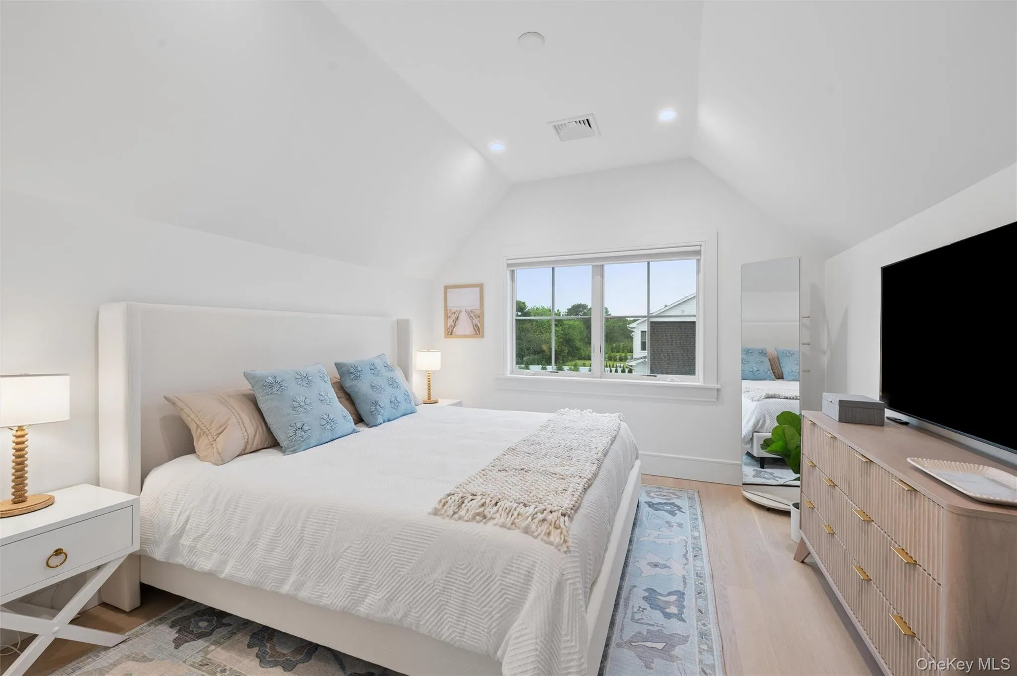 17 Happy Lane, Southampton, NY, 6 Bedrooms Bedrooms, 10 Rooms Rooms,4 BathroomsBathrooms,Residential Lease,For Rent,Happy,0,1002871 17 Happy Lane, Southampton, NY, 6 Bedrooms Bedrooms, 10 Rooms Rooms,4 BathroomsBathrooms,Residential Lease,For Rent,Happy,0,1002871