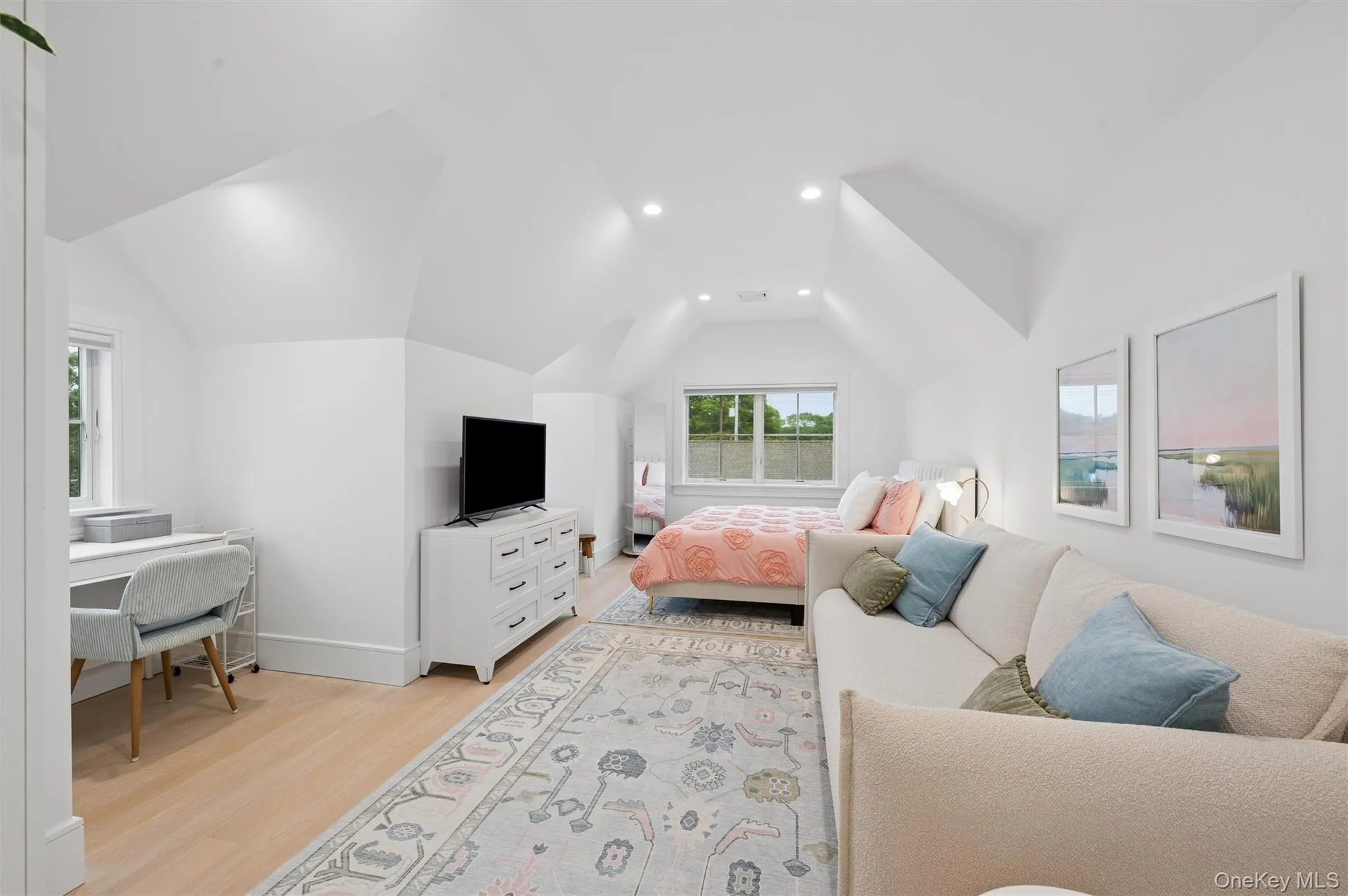 17 Happy Lane, Southampton, NY, 6 Bedrooms Bedrooms, 10 Rooms Rooms,4 BathroomsBathrooms,Residential Lease,For Rent,Happy,0,1002871 17 Happy Lane, Southampton, NY, 6 Bedrooms Bedrooms, 10 Rooms Rooms,4 BathroomsBathrooms,Residential Lease,For Rent,Happy,0,1002871