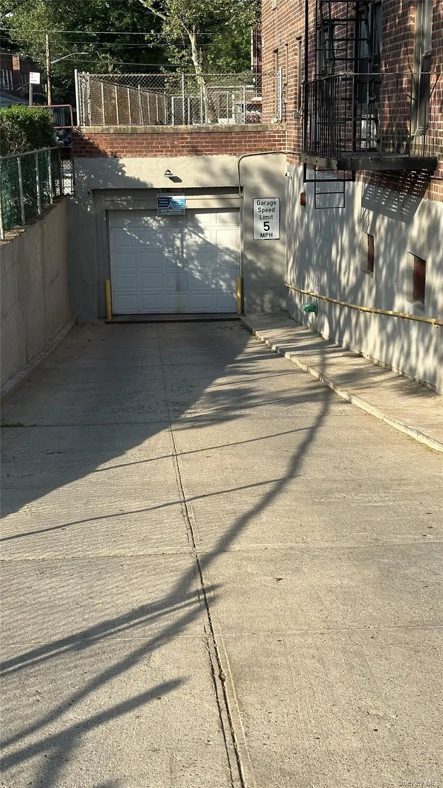 Parking Garage, Waiting list access Parking Garage, Waiting list access