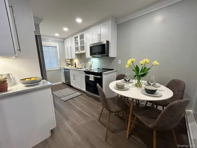 2 Victorian Court, Brookhaven, NY, 2 Bedrooms Bedrooms, 6 Rooms Rooms,2 BathroomsBathrooms,Residential Lease,For Rent,Victorian,0,1002879 2 Victorian Court, Brookhaven, NY, 2 Bedrooms Bedrooms, 6 Rooms Rooms,2 BathroomsBathrooms,Residential Lease,For Rent,Victorian,0,1002879