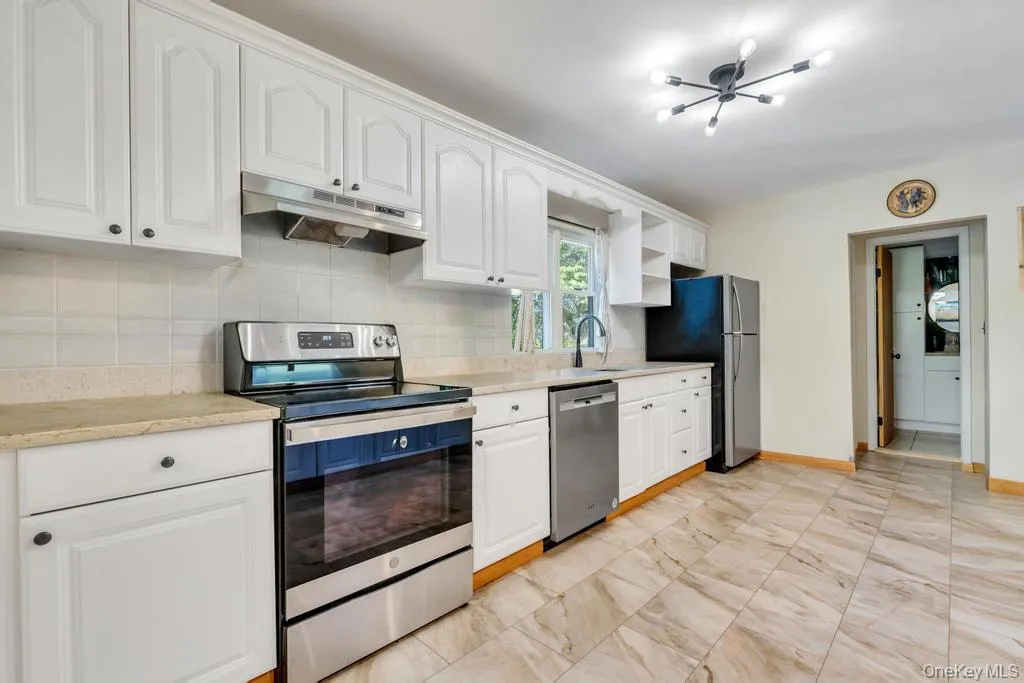 18 Richmond Hill Road, Brookhaven, NY, 2 Bedrooms Bedrooms, 7 Rooms Rooms,1 BathroomBathrooms,Residential,For Rent,Richmond Hill,0,1002884 18 Richmond Hill Road, Brookhaven, NY, 2 Bedrooms Bedrooms, 7 Rooms Rooms,1 BathroomBathrooms,Residential,For Rent,Richmond Hill,0,1002884