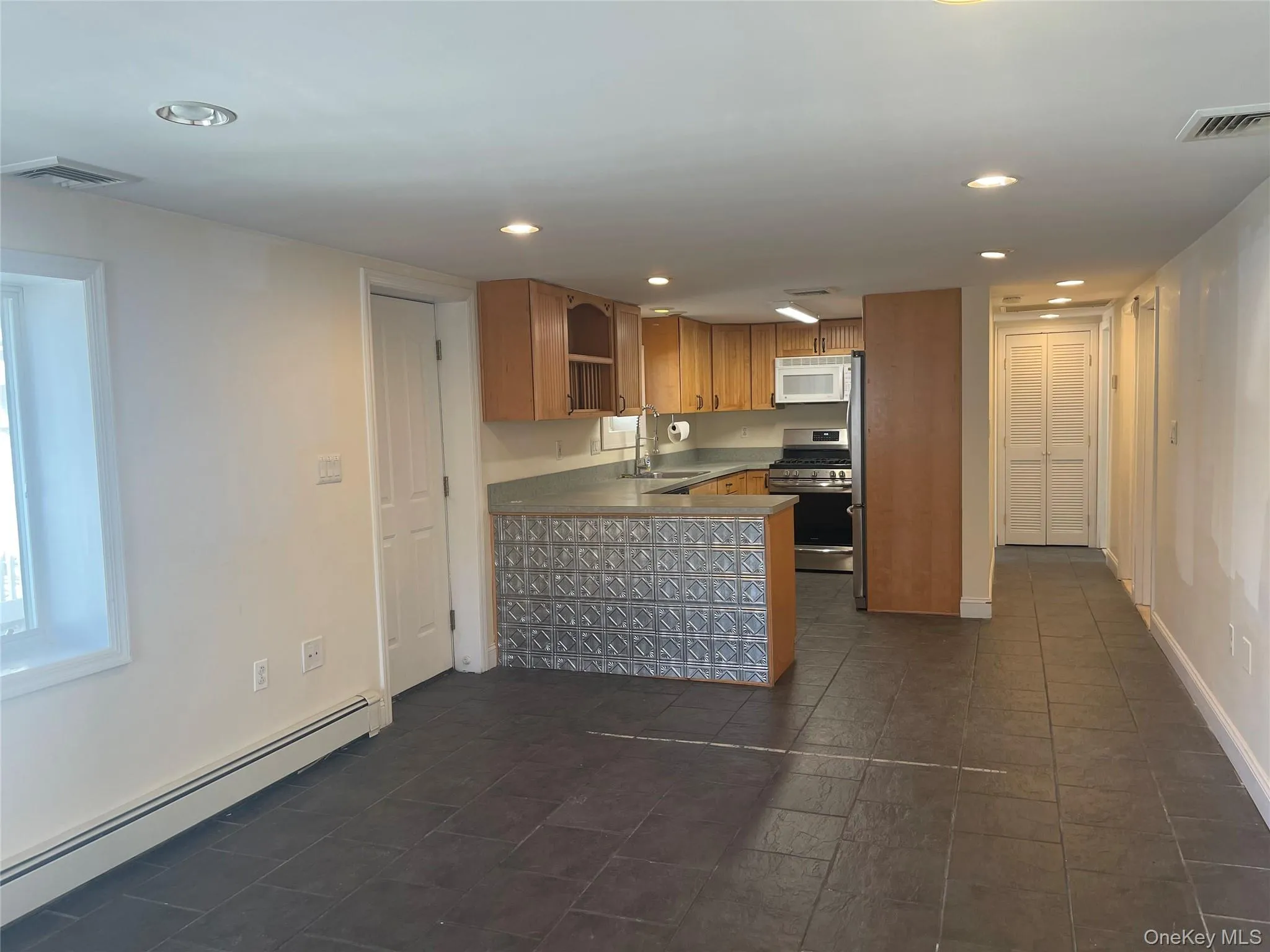 521 Broadway, Long Beach, NY, 2 Bedrooms Bedrooms, 5 Rooms Rooms,1 BathroomBathrooms,Residential Lease,For Rent,Broadway,0,1002899 521 Broadway, Long Beach, NY, 2 Bedrooms Bedrooms, 5 Rooms Rooms,1 BathroomBathrooms,Residential Lease,For Rent,Broadway,0,1002899